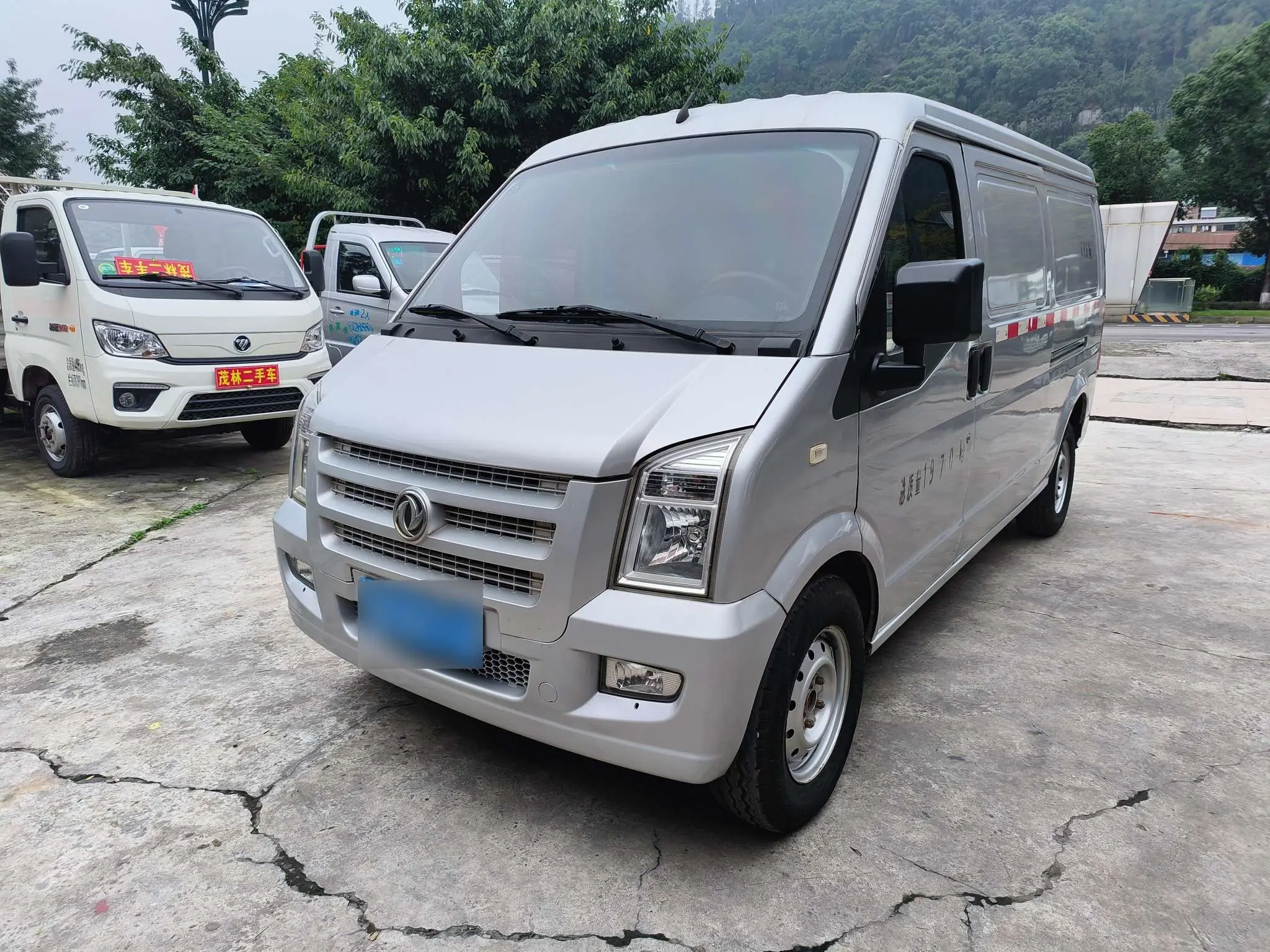 Dongfeng Xiaokang C35  из Китая