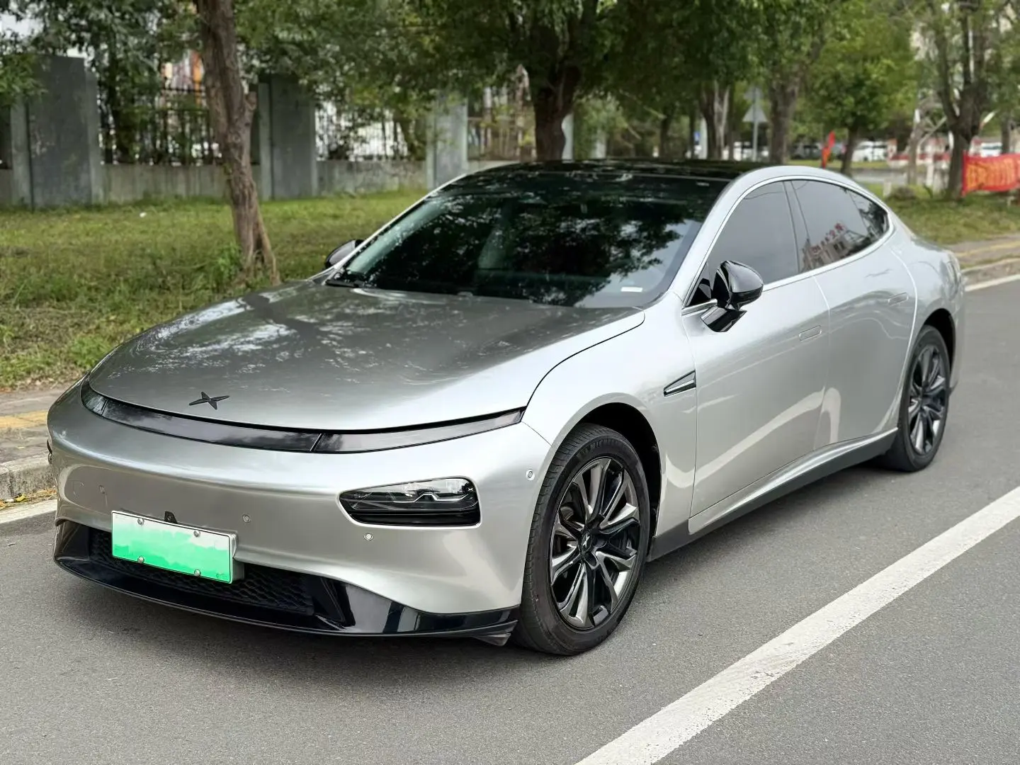 Xpeng P7  из Китая