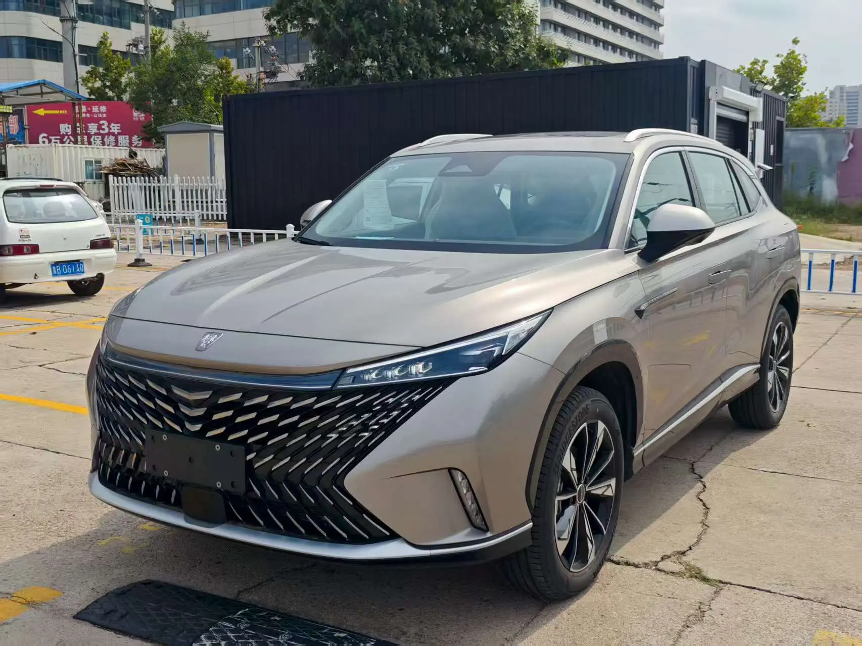 Roewe eRX5  из Китая