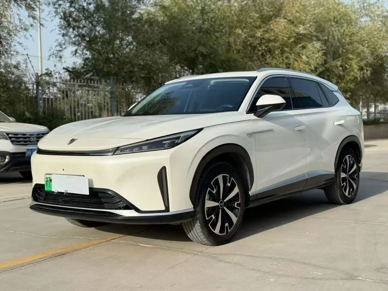 Roewe D5X DMH  из Китая