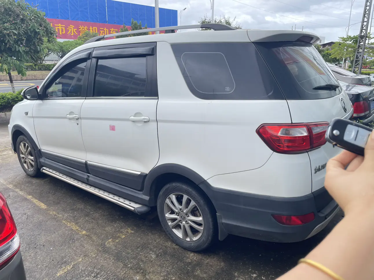 Dongfeng Fengon 370  из Китая