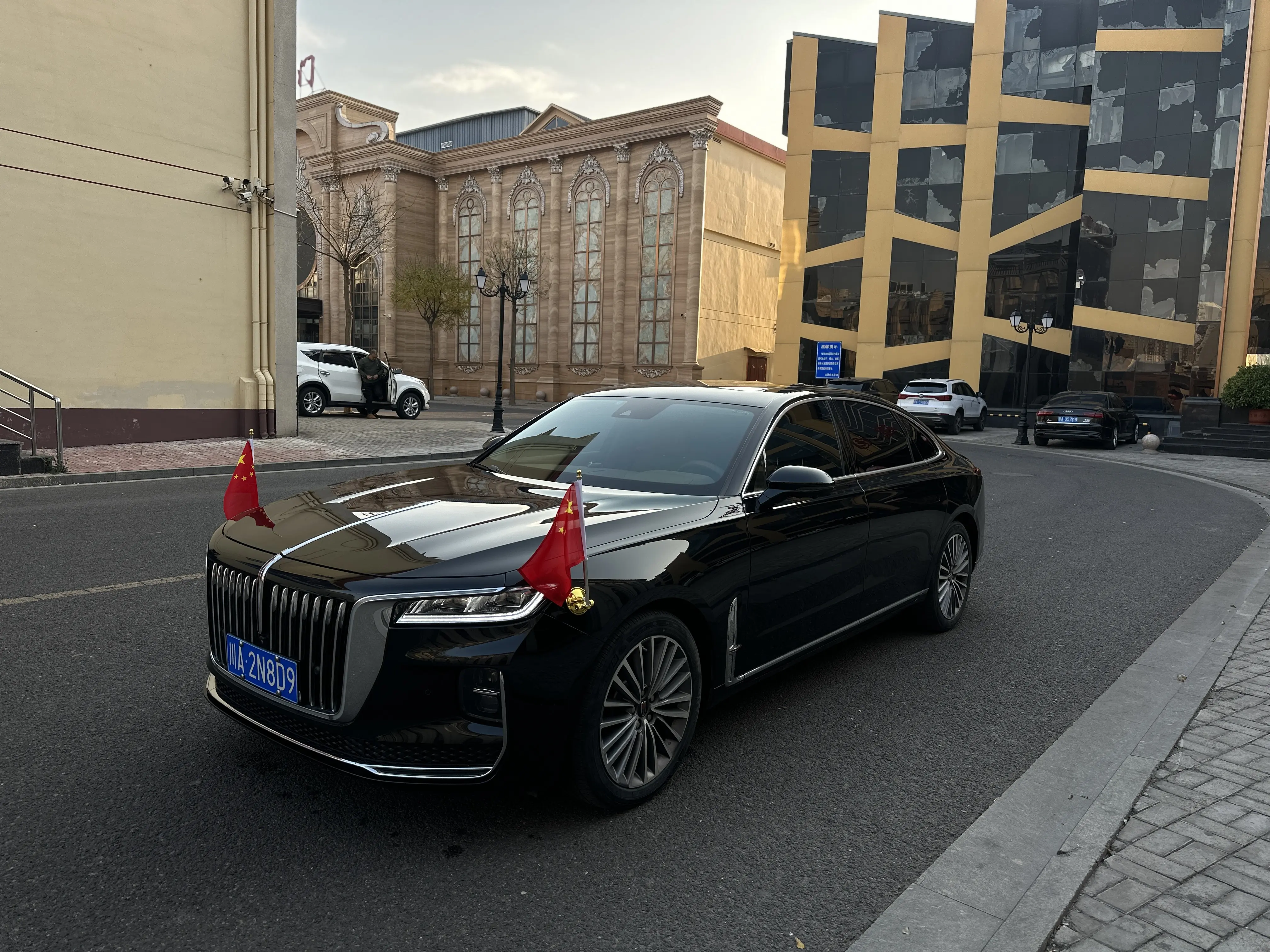 Hongqi H9  из Китая