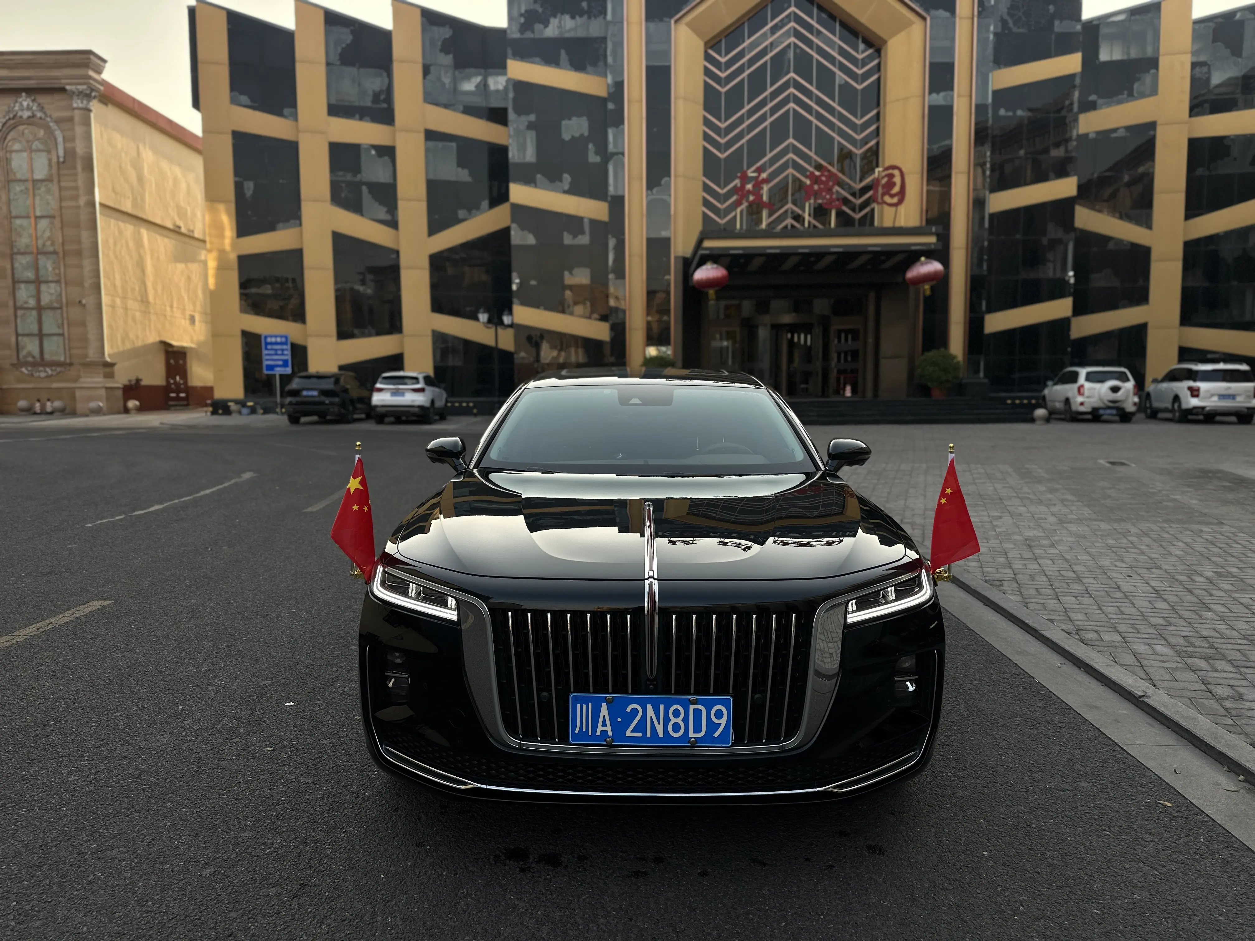 Hongqi H9  из Китая