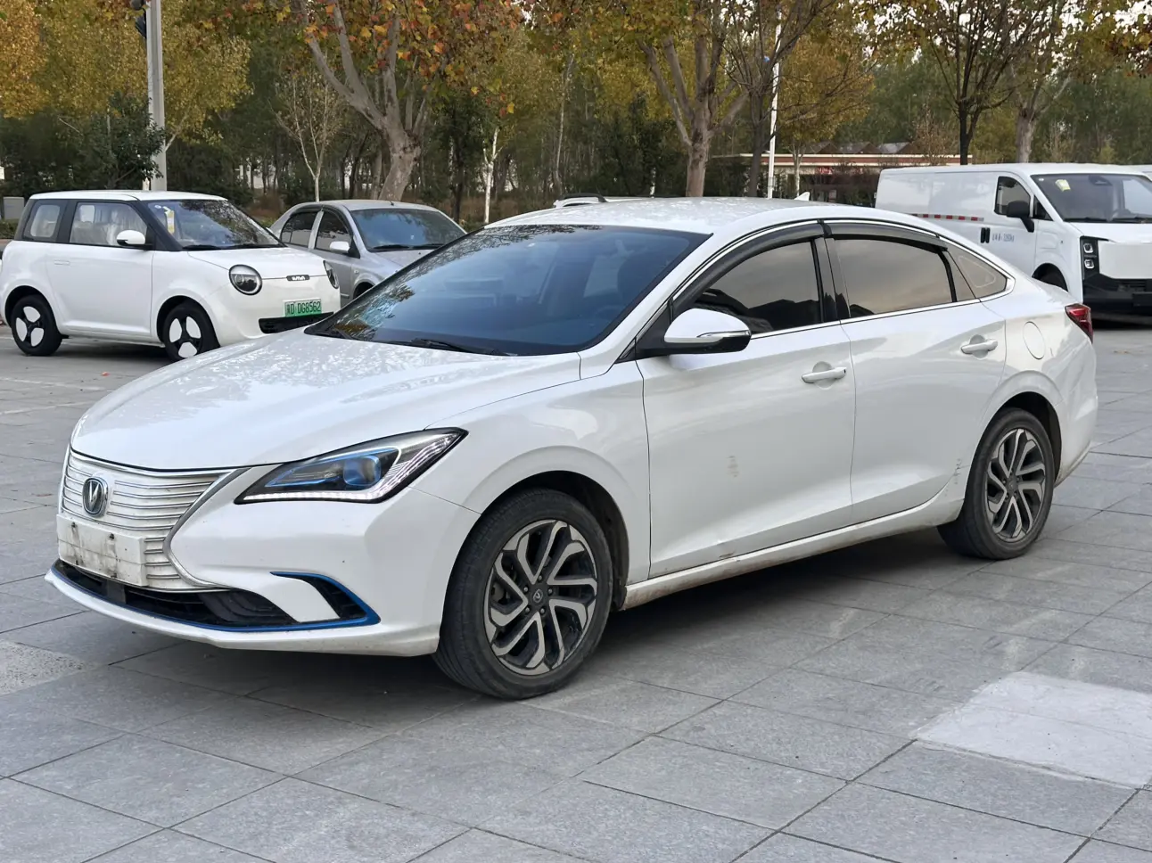 Changan Eado EV  из Китая