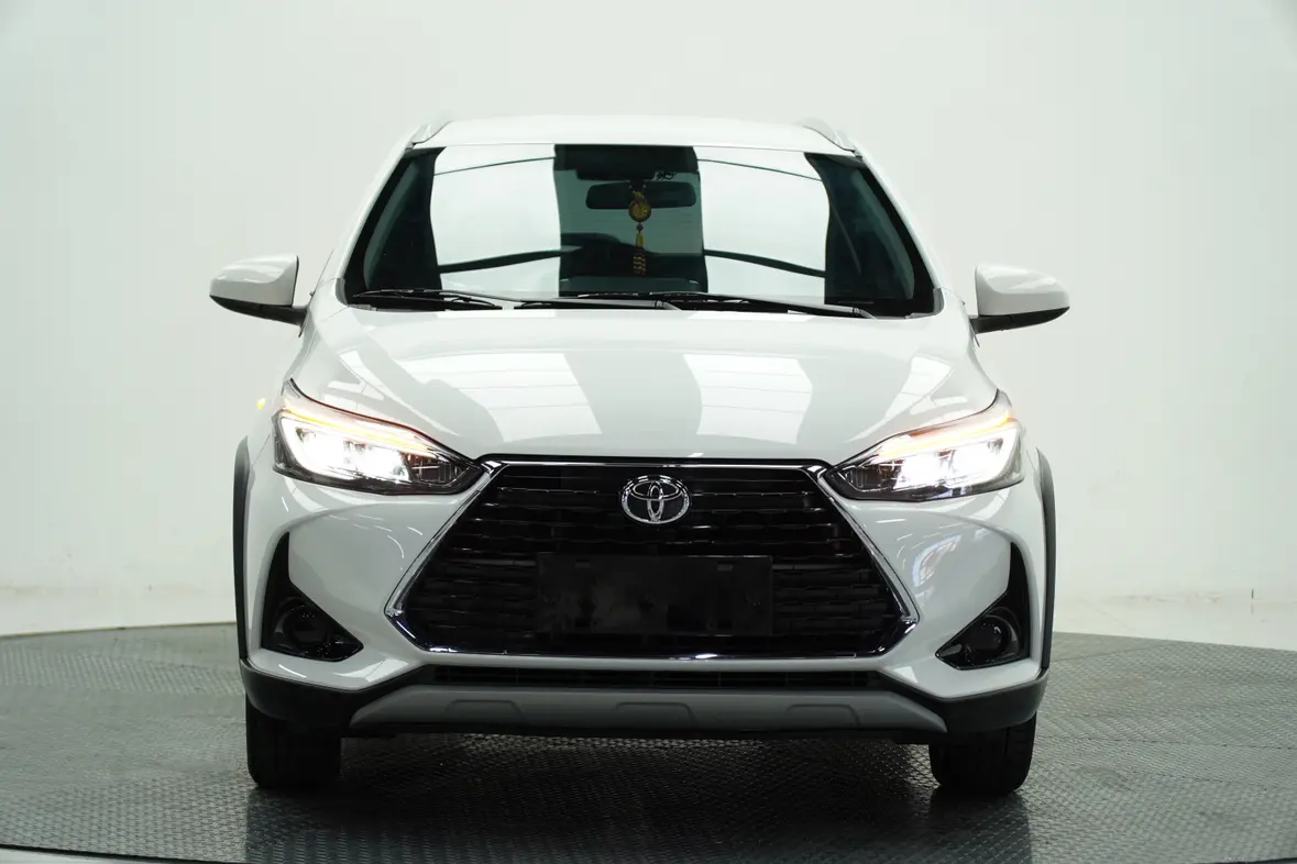 Toyota Yaris L  из Китая