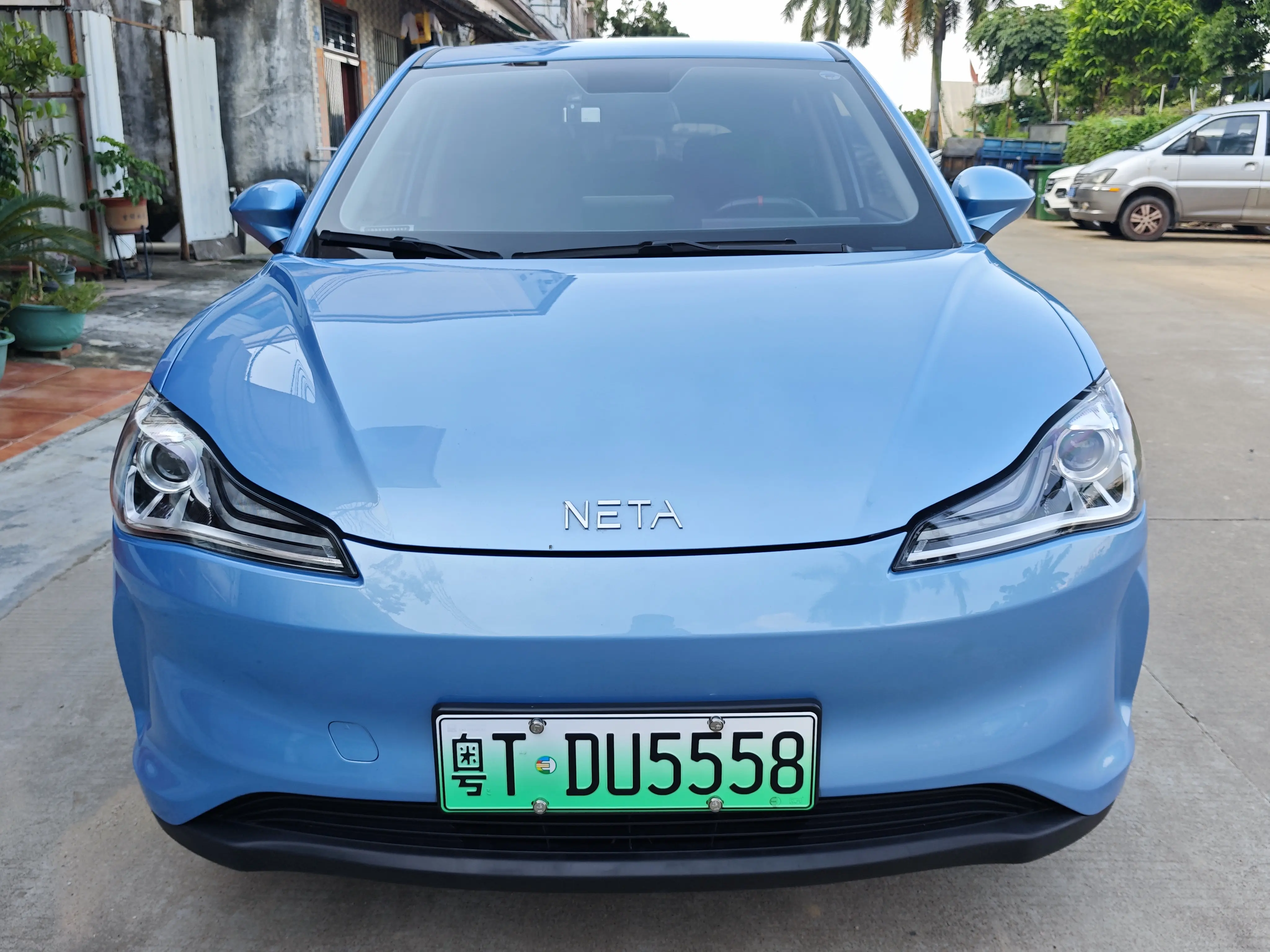 NETA Nezha V  из Китая