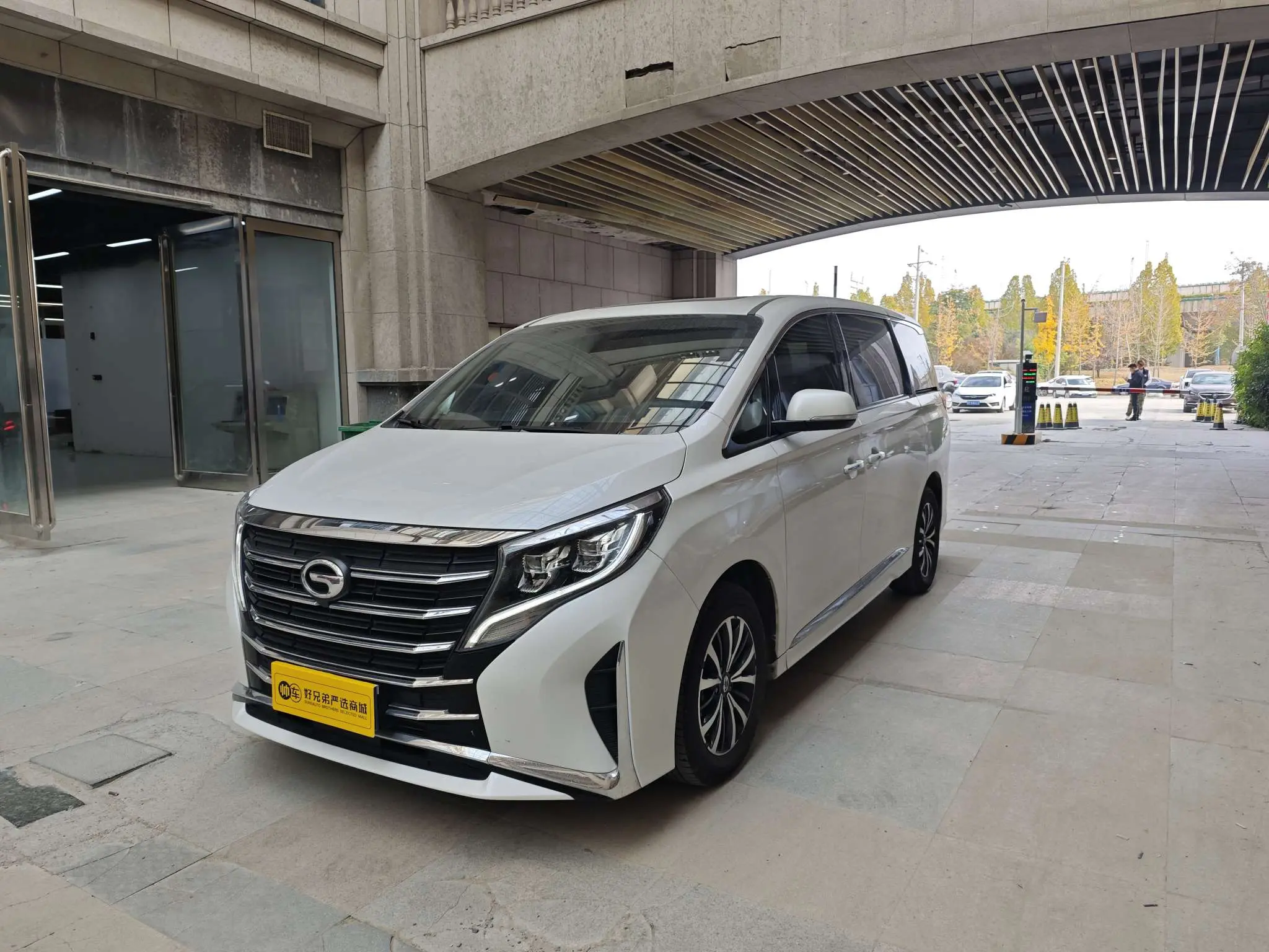 GAC Trumpchi M8  из Китая