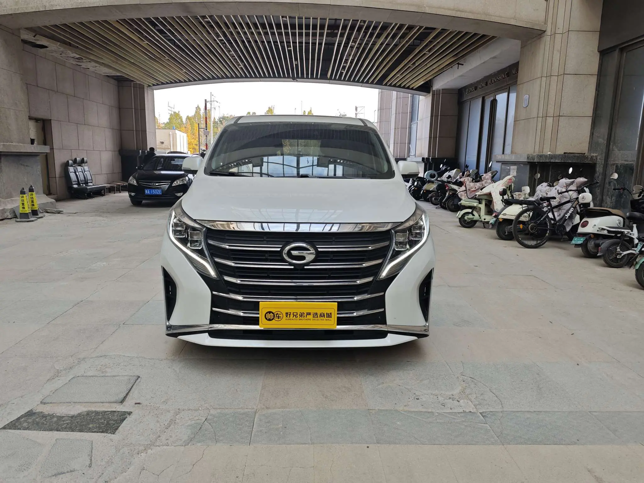 GAC Trumpchi M8  из Китая