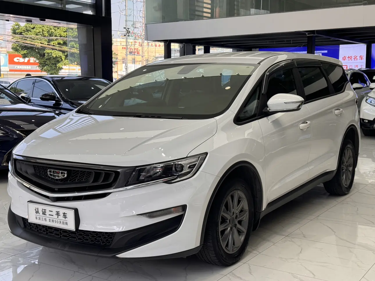 Geely Jiaji  из Китая
