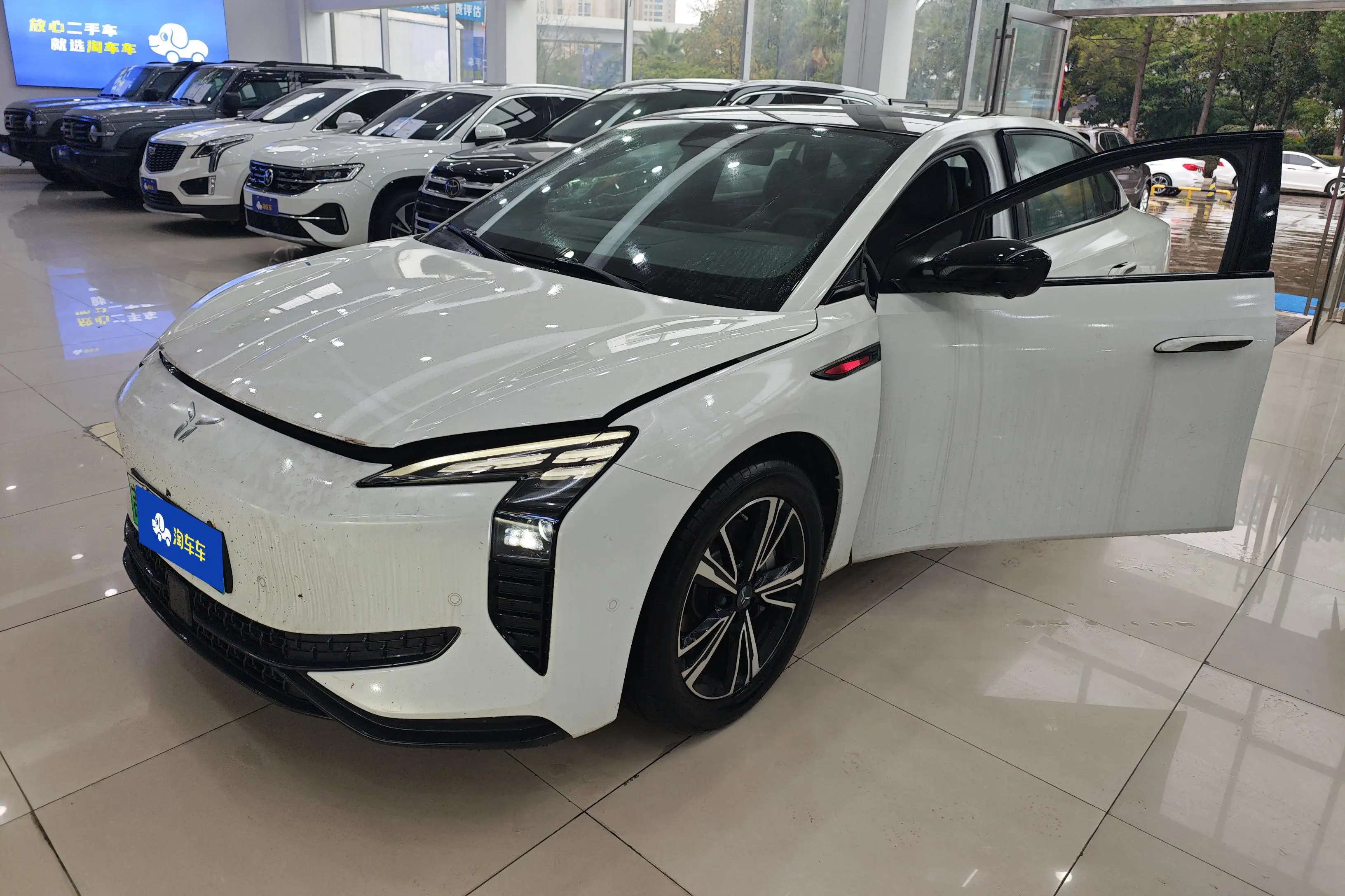 Hongqi EH7  из Китая