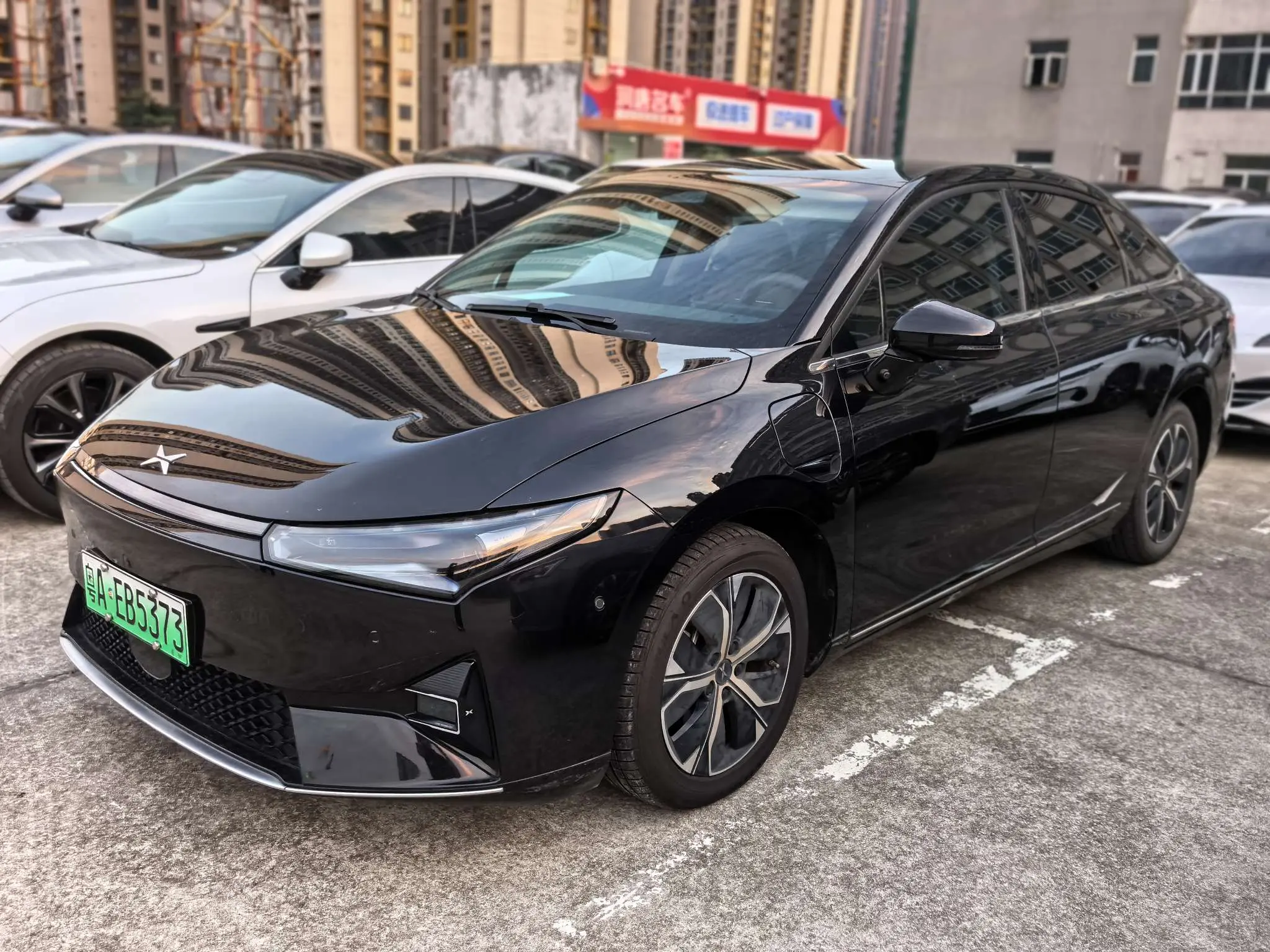 Xpeng P5  из Китая