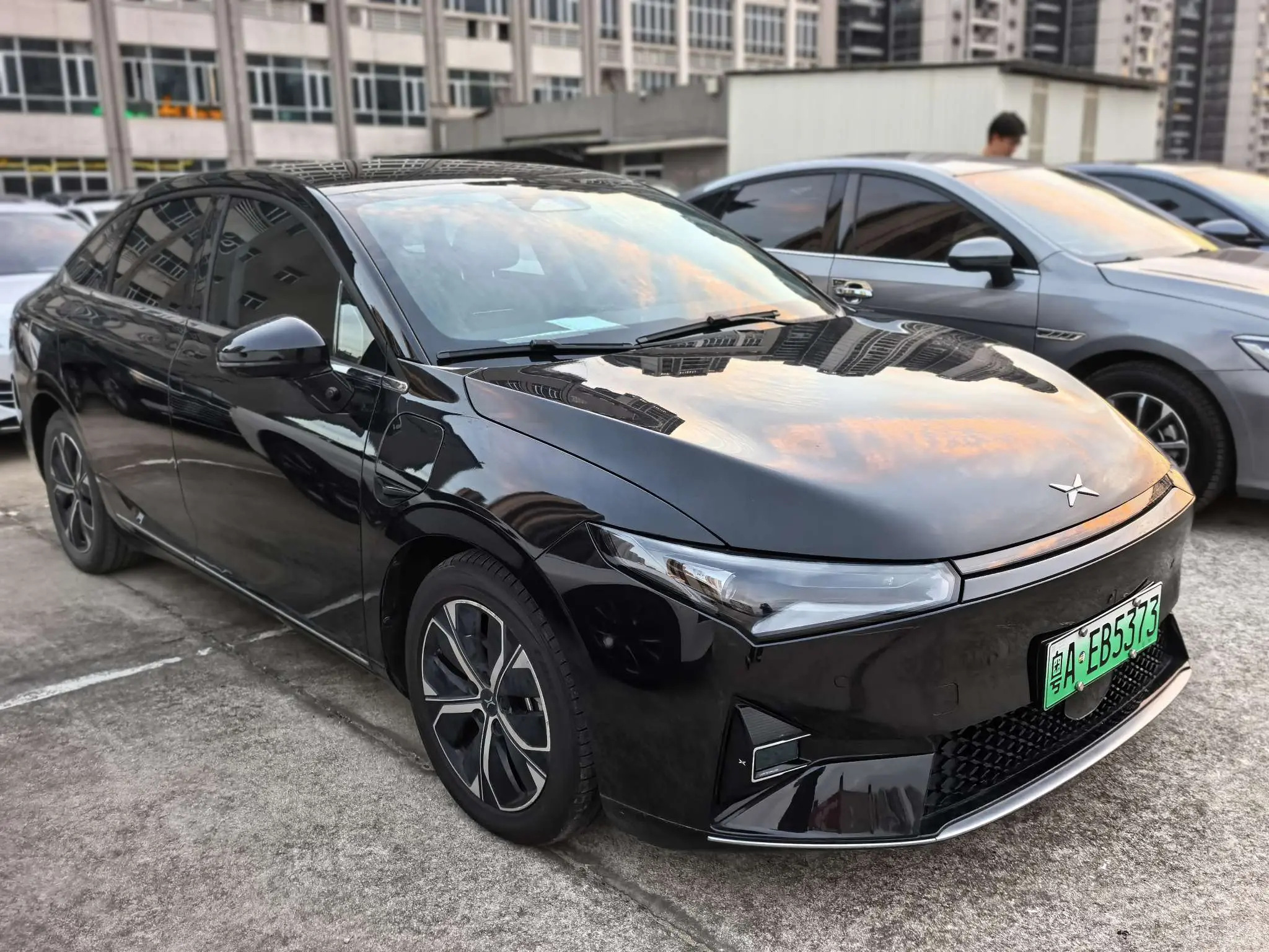 Xpeng P5  из Китая