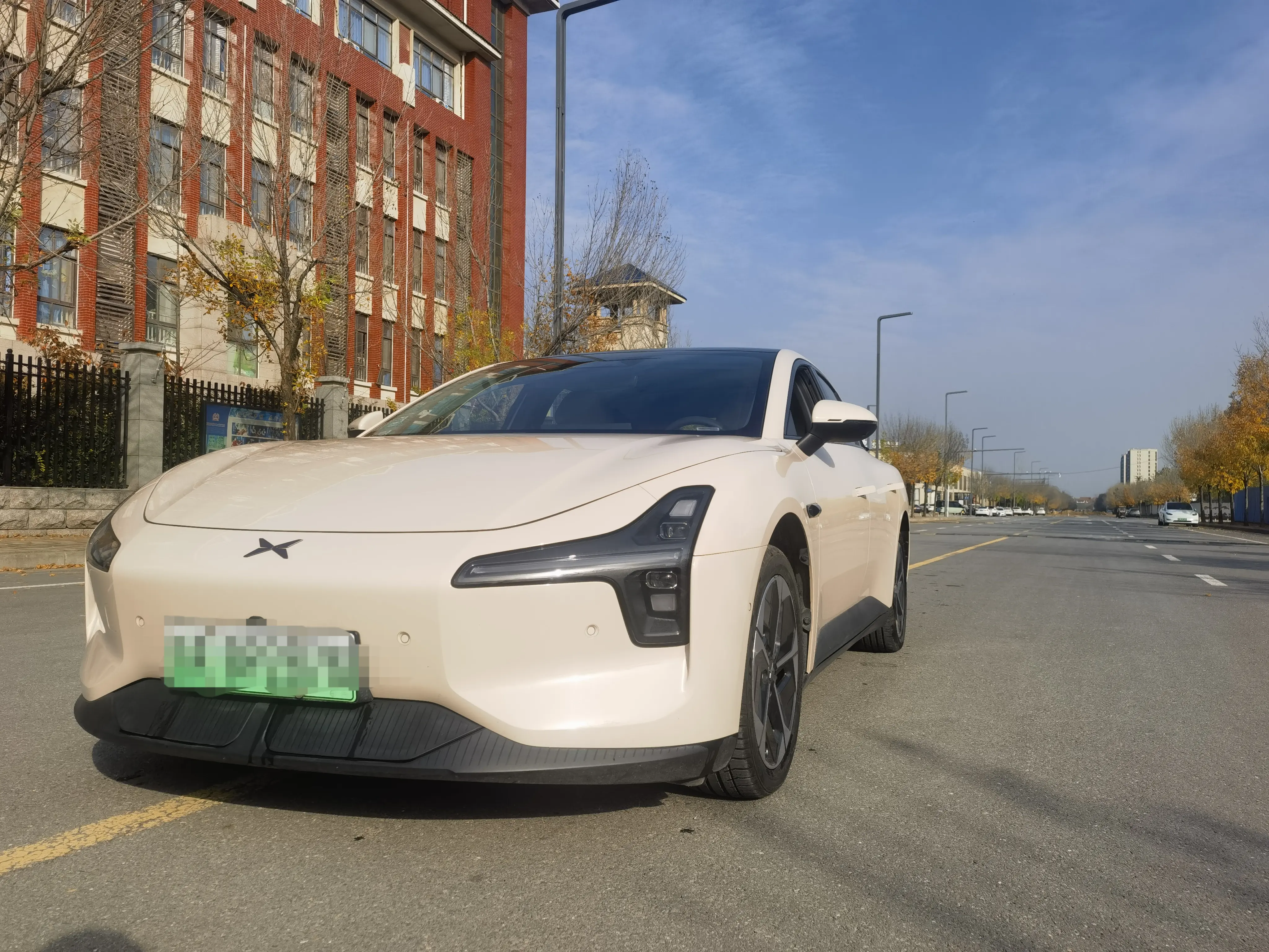 Xpeng Xiaopeng MONA M03  из Китая