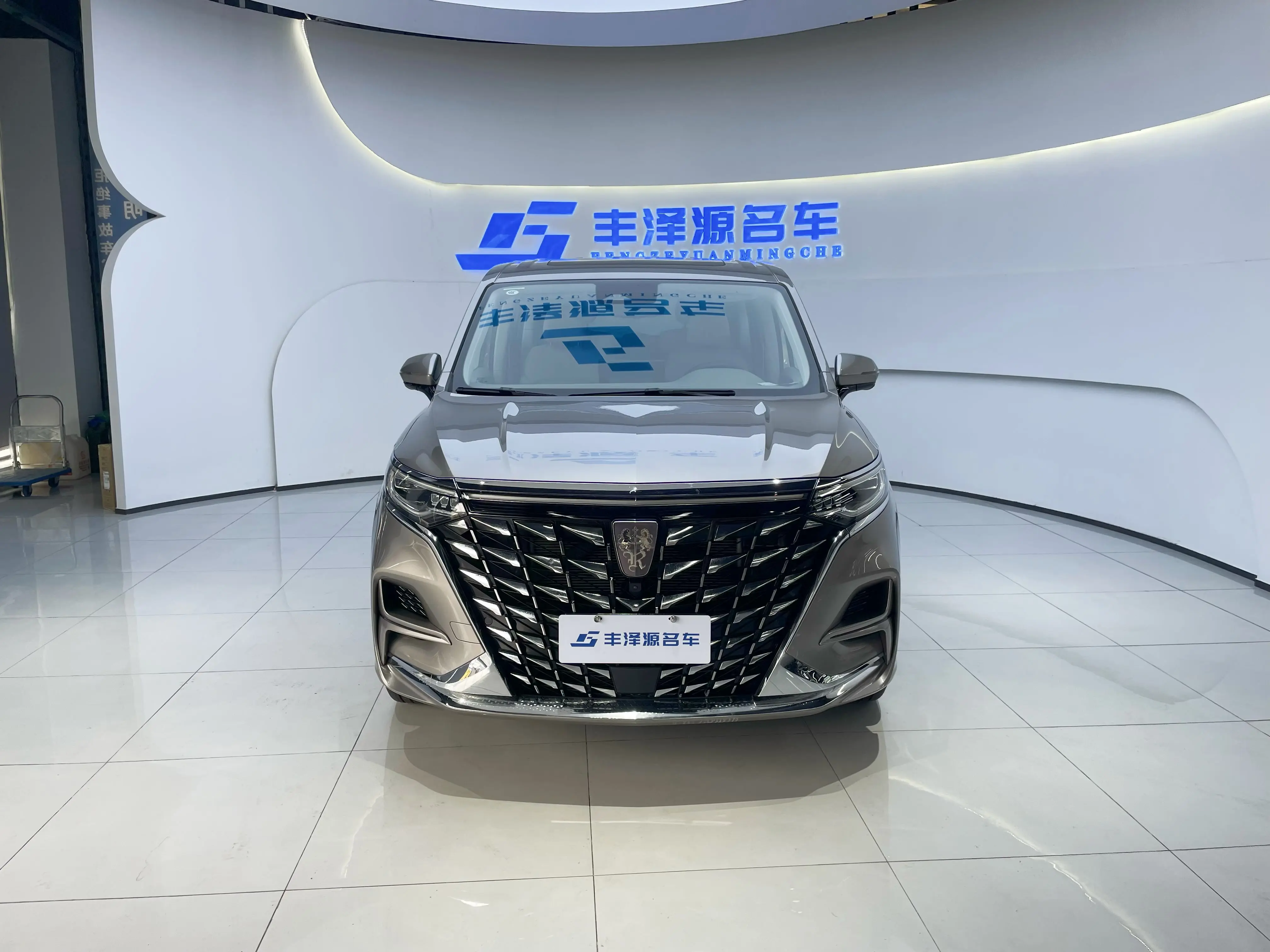 Roewe iMAX8 DMH  из Китая