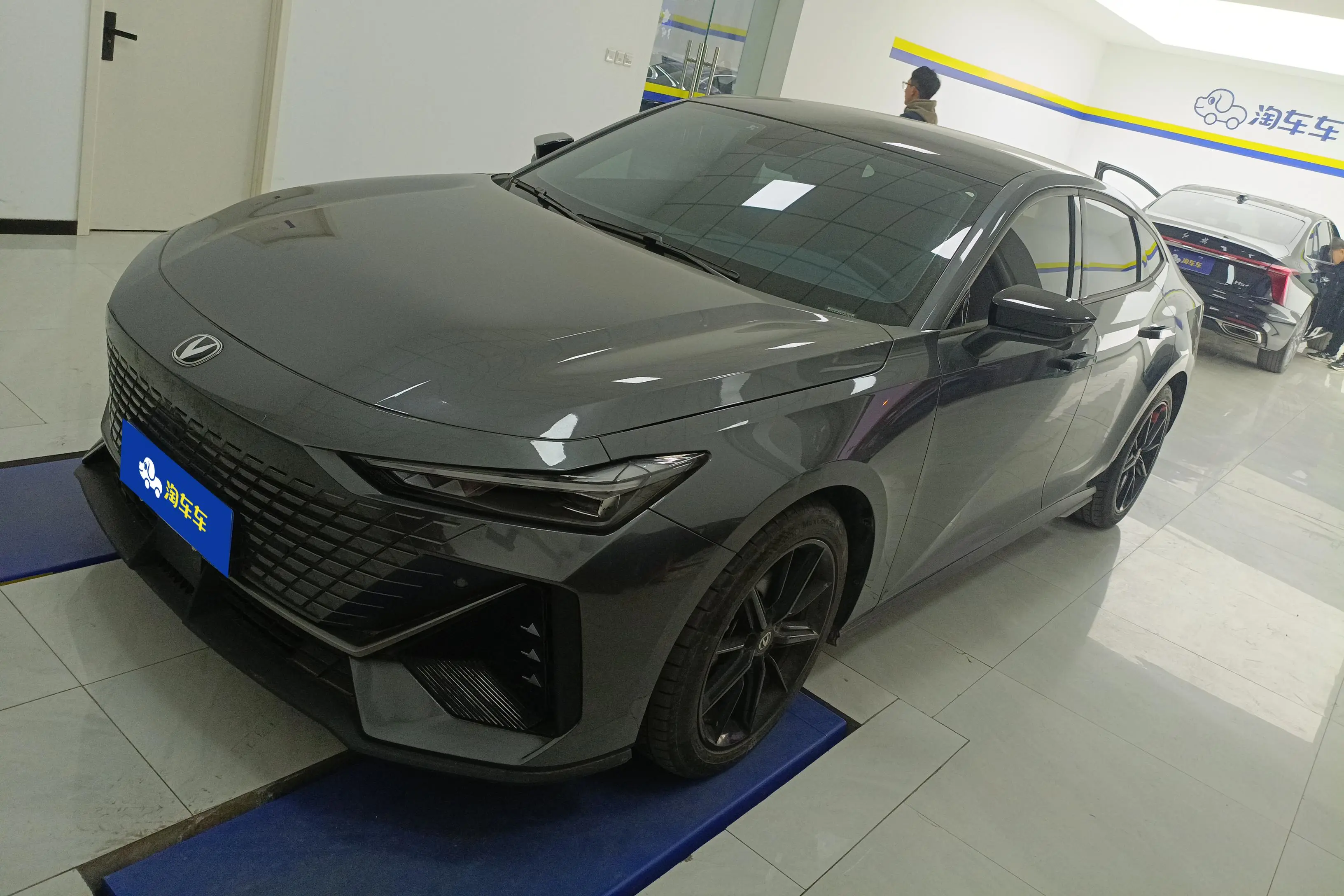 Changan UNI-V  из Китая