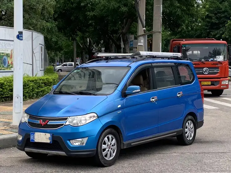 Wuling Hongguang  из Китая