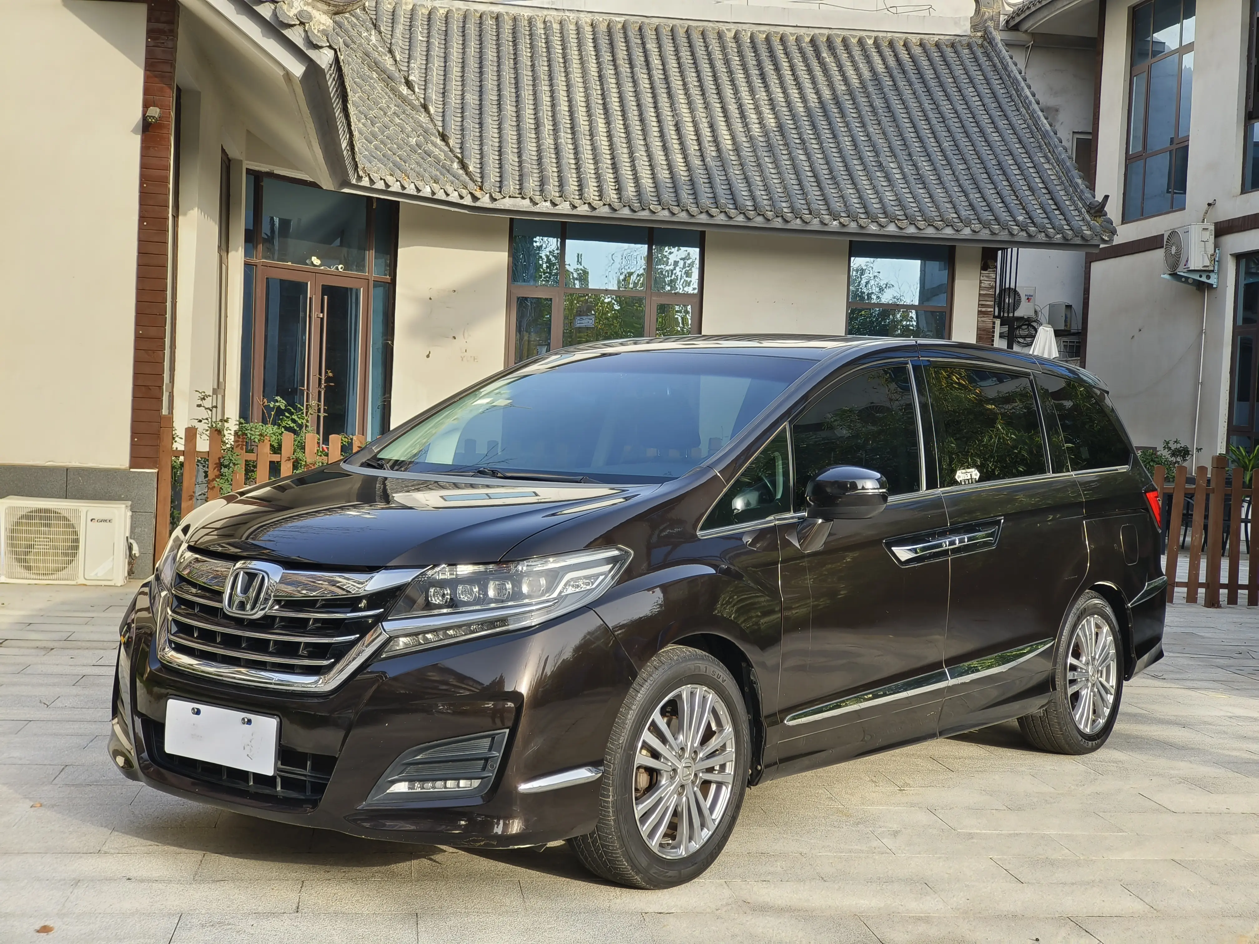 Honda Elysion (Alison)  из Китая