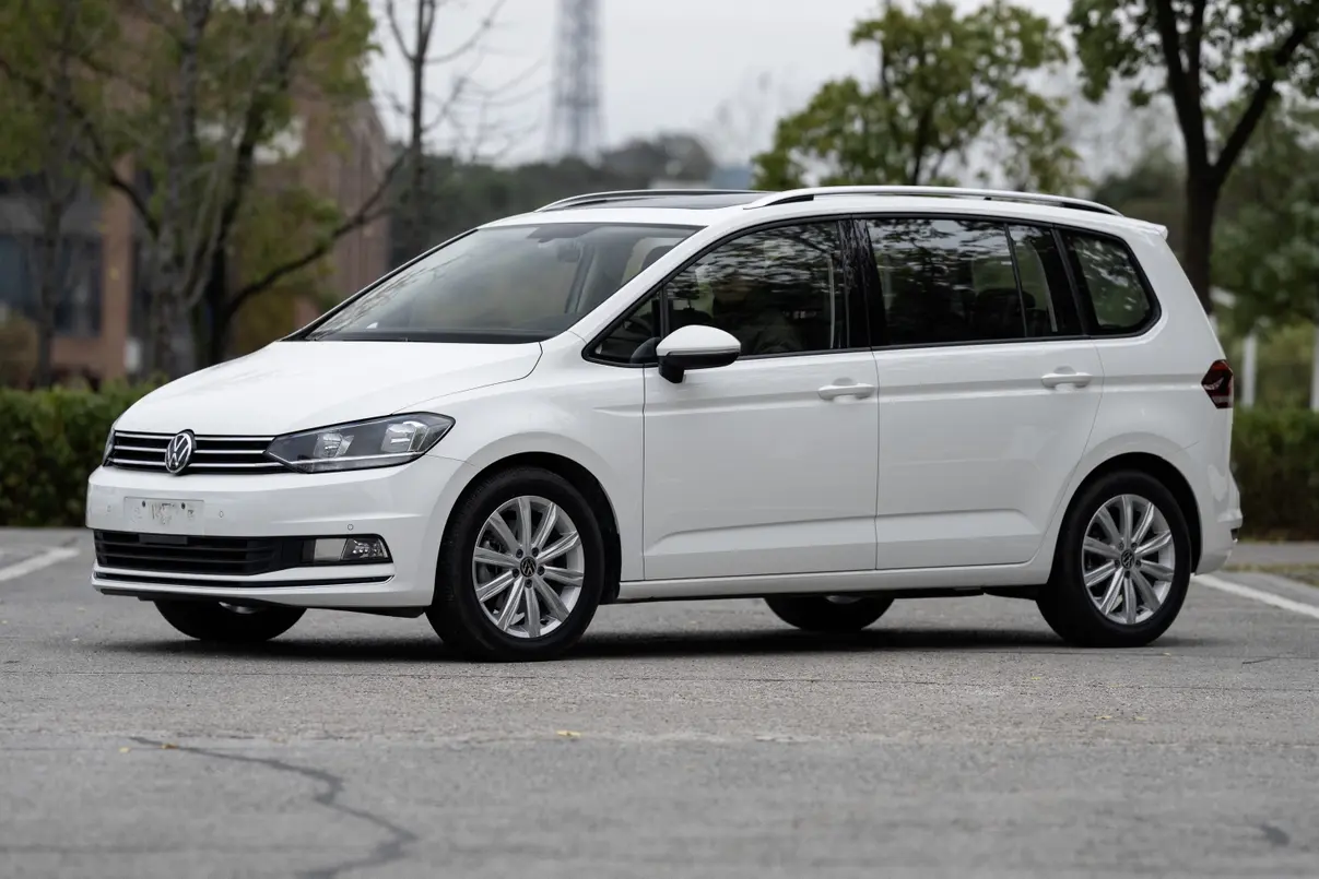 Volkswagen Touran L  из Китая