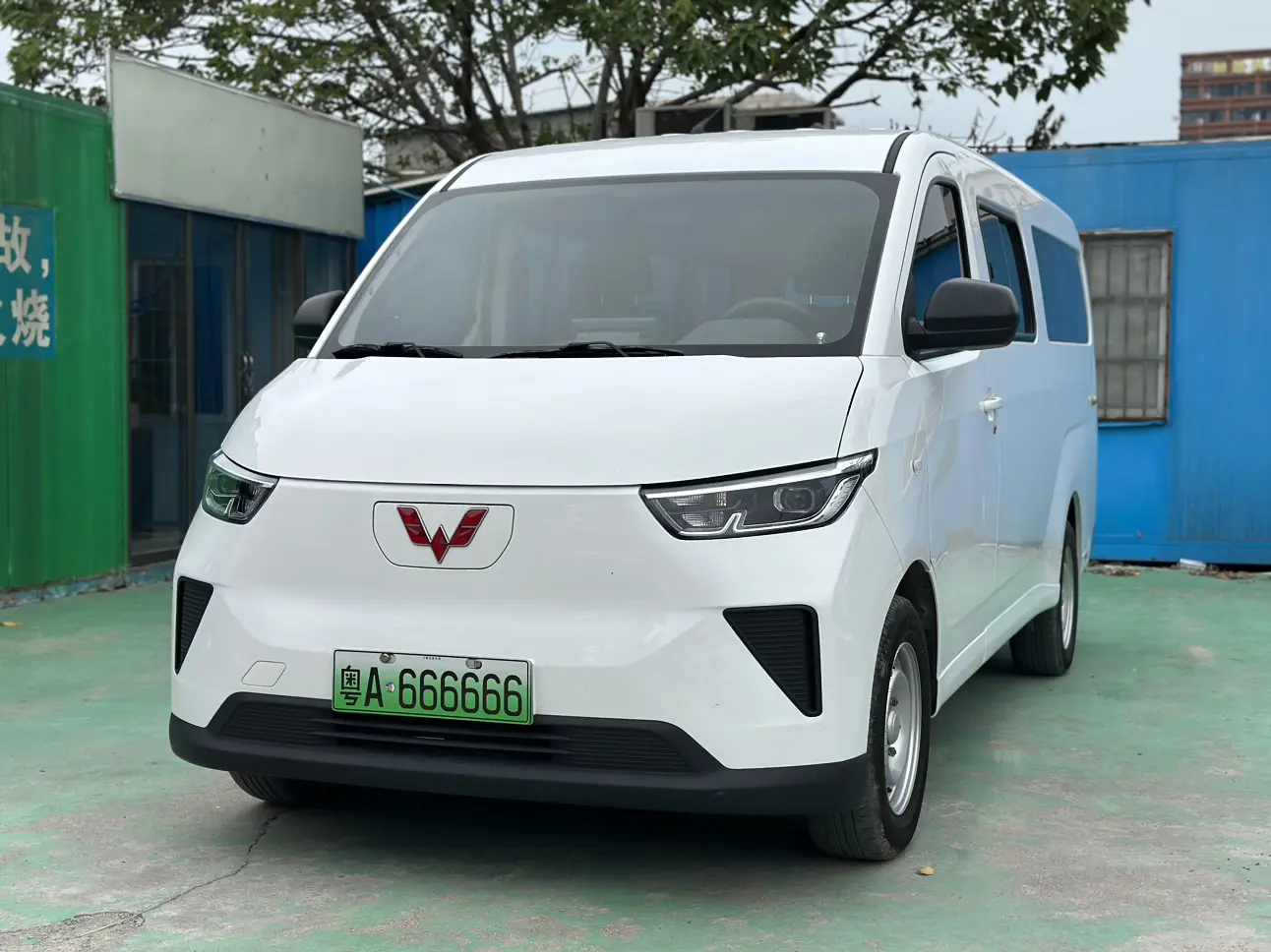 Wuling Yangguang  из Китая