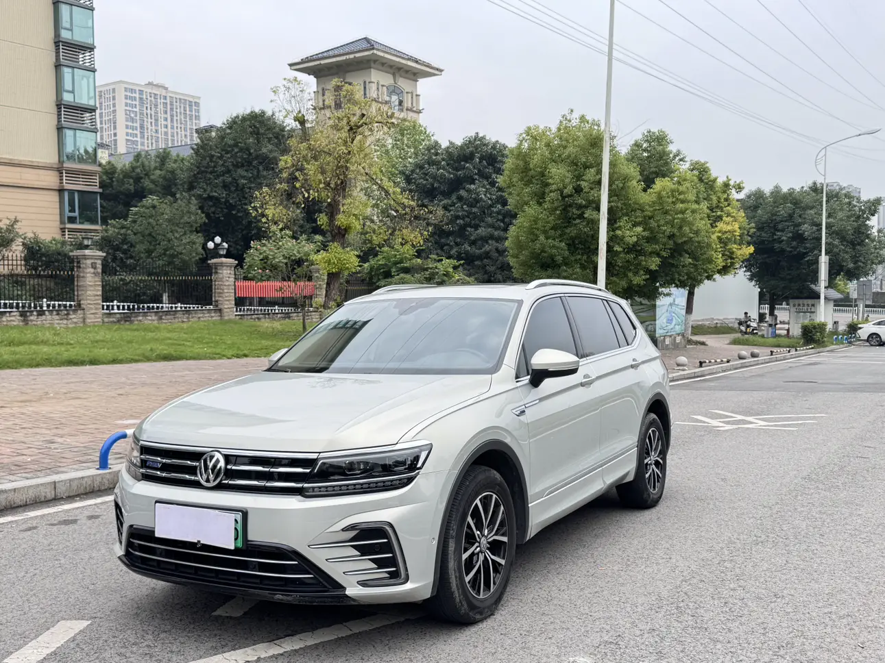 Volkswagen Tiguan L PHEV  из Китая