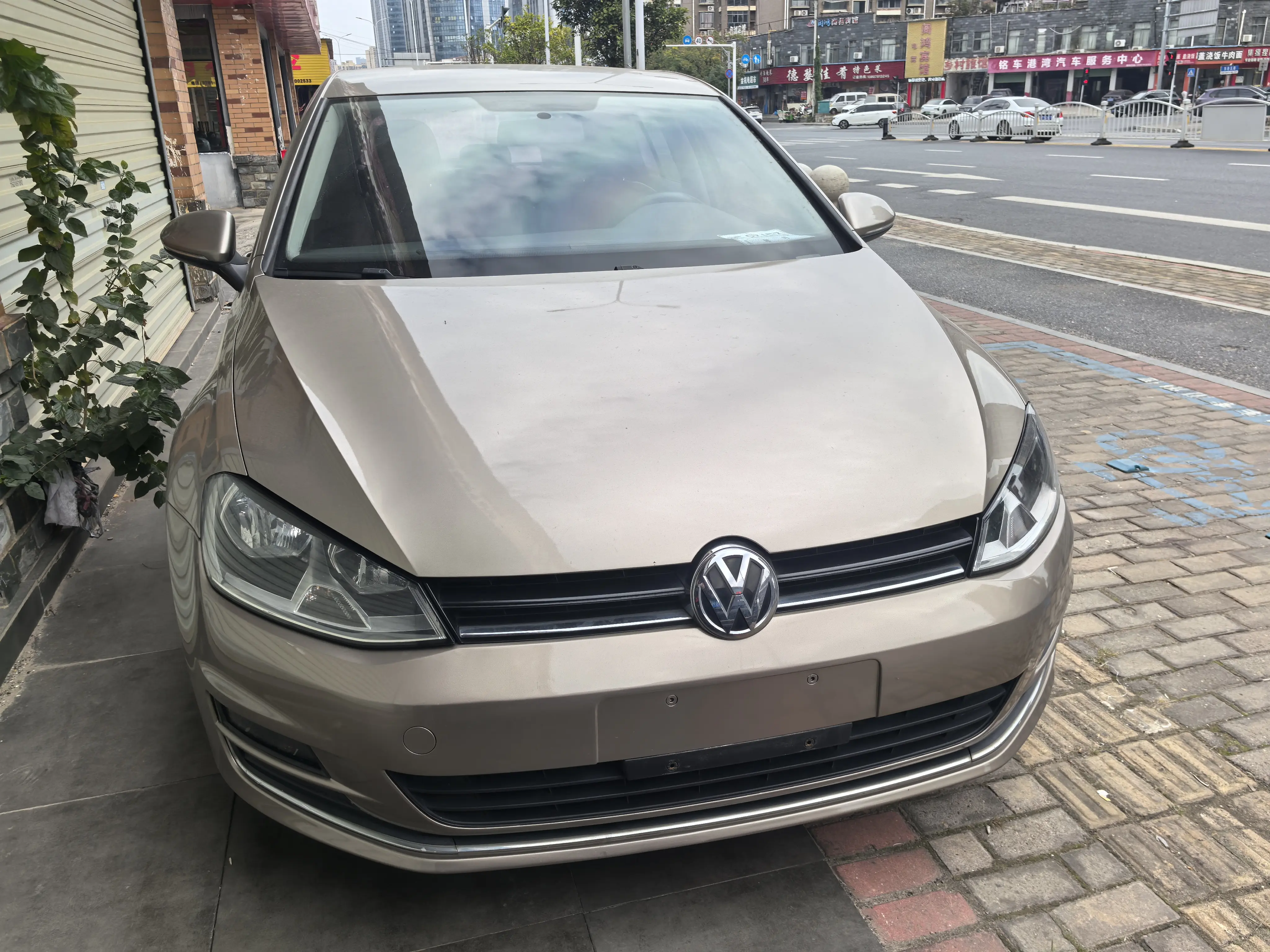 Volkswagen Golf  из Китая