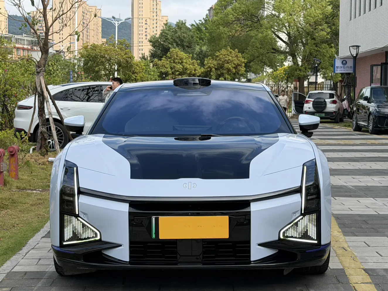 HiPhi Z  из Китая