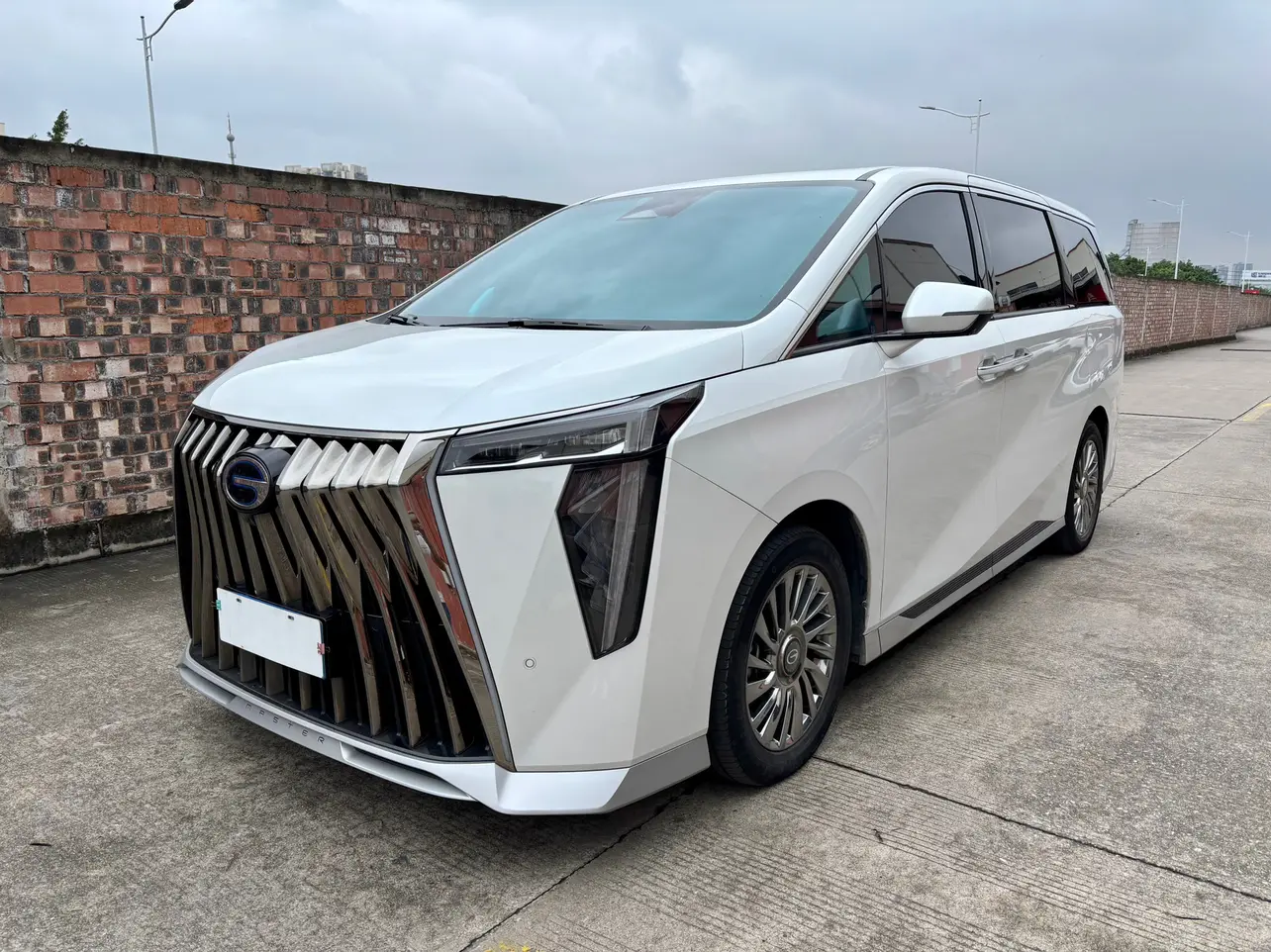 GAC Trumpchi M8  из Китая