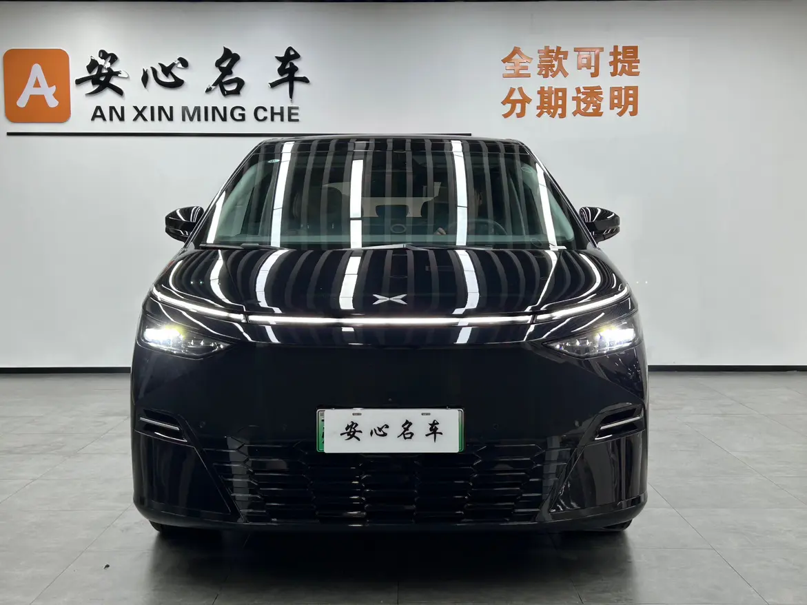 Xpeng X9  из Китая