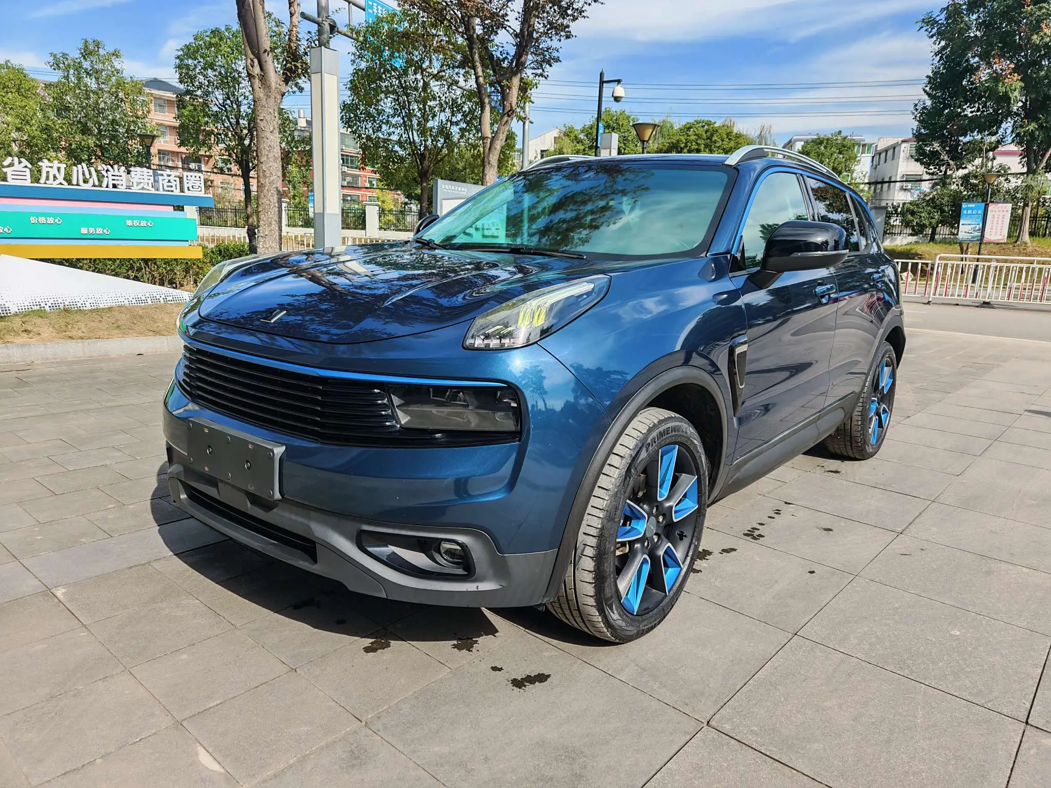 Lynk & Co 01  из Китая