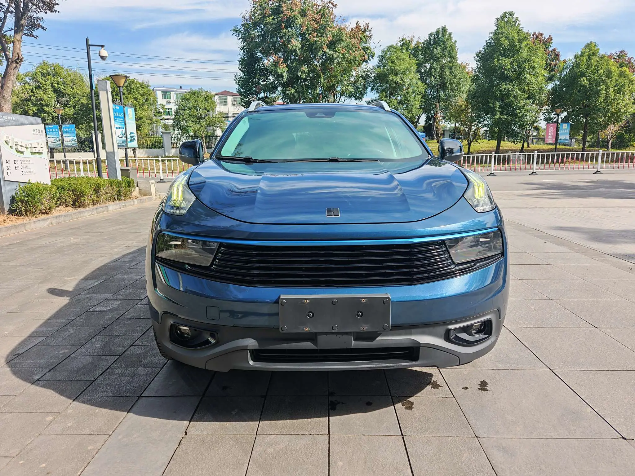 Lynk & Co 01  из Китая