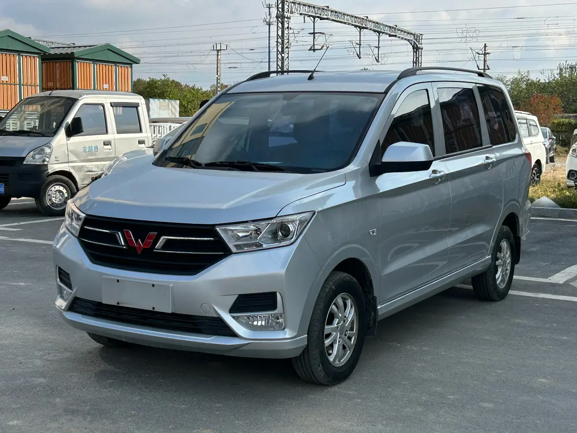 Wuling Hongguang  из Китая