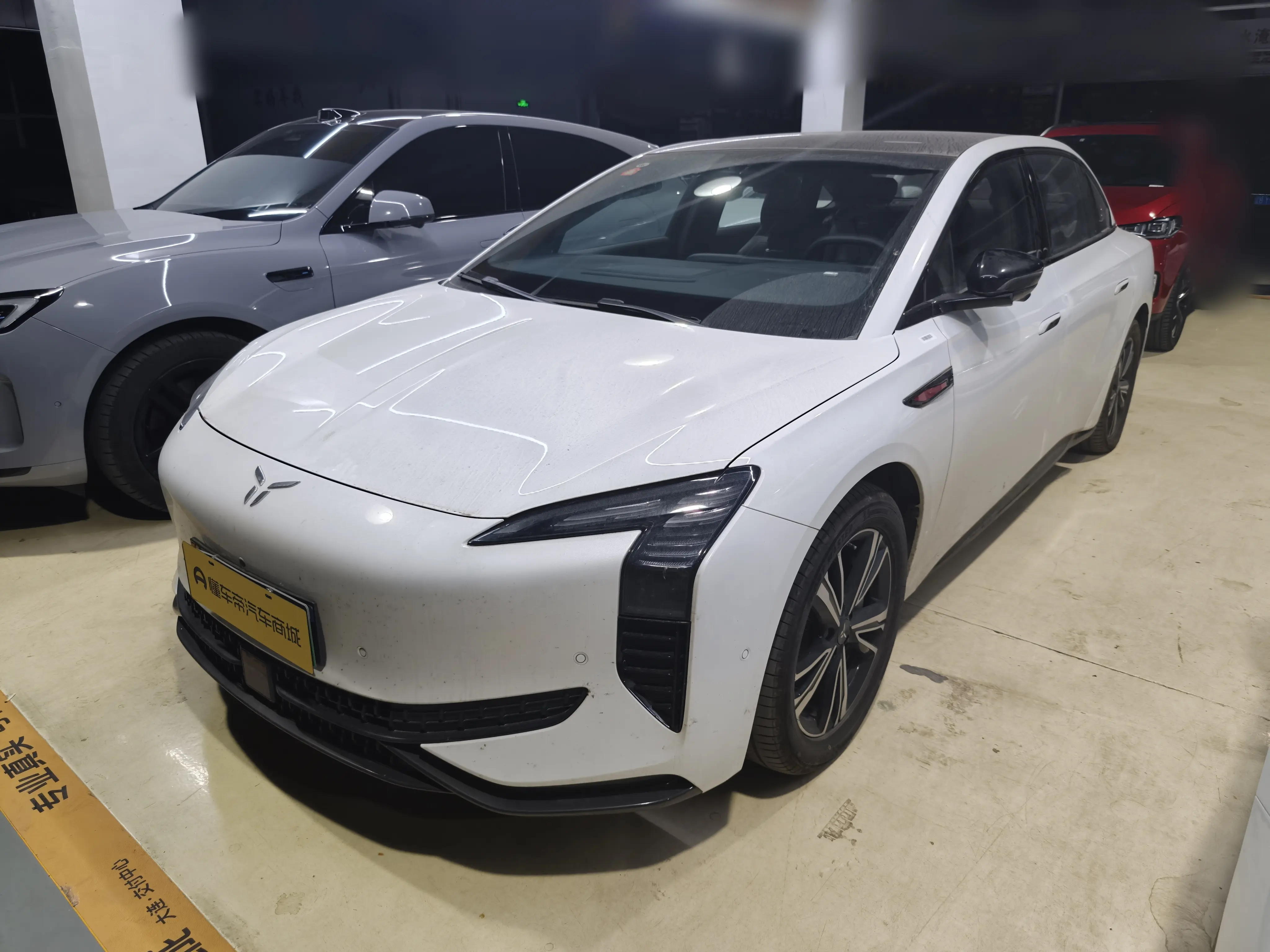 Hongqi EH7  из Китая