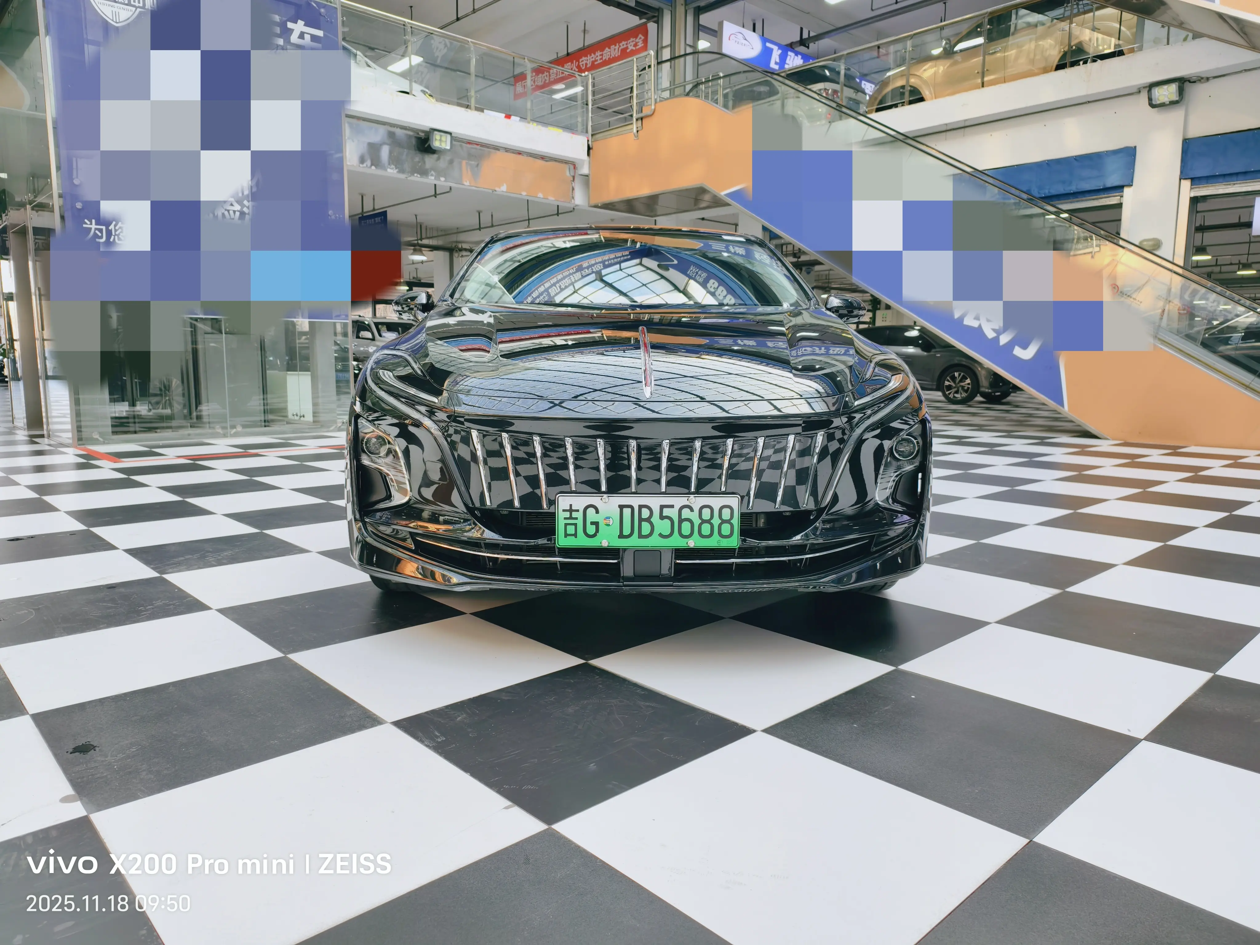 Hongqi E-QM5  из Китая