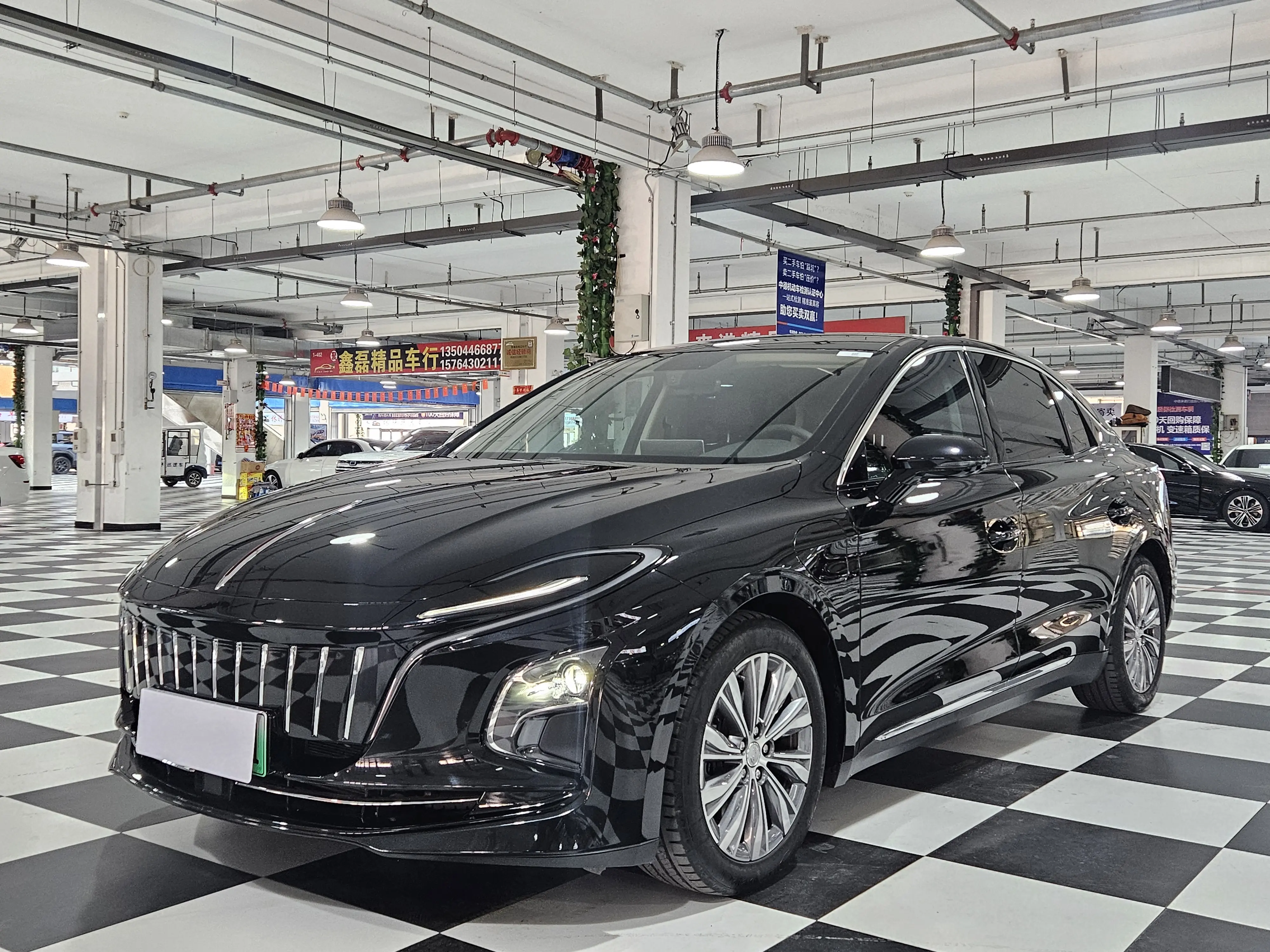 Hongqi E-QM5  из Китая