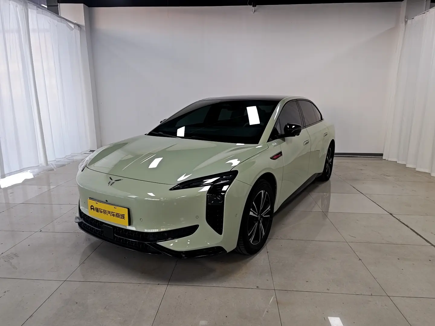 Hongqi EH7  из Китая