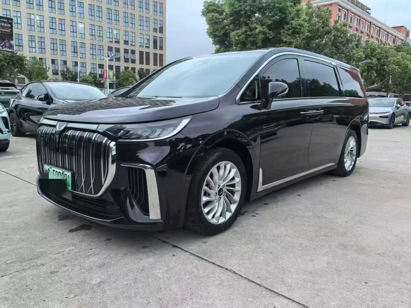 Voyah Lantu Dreamer EV  из Китая