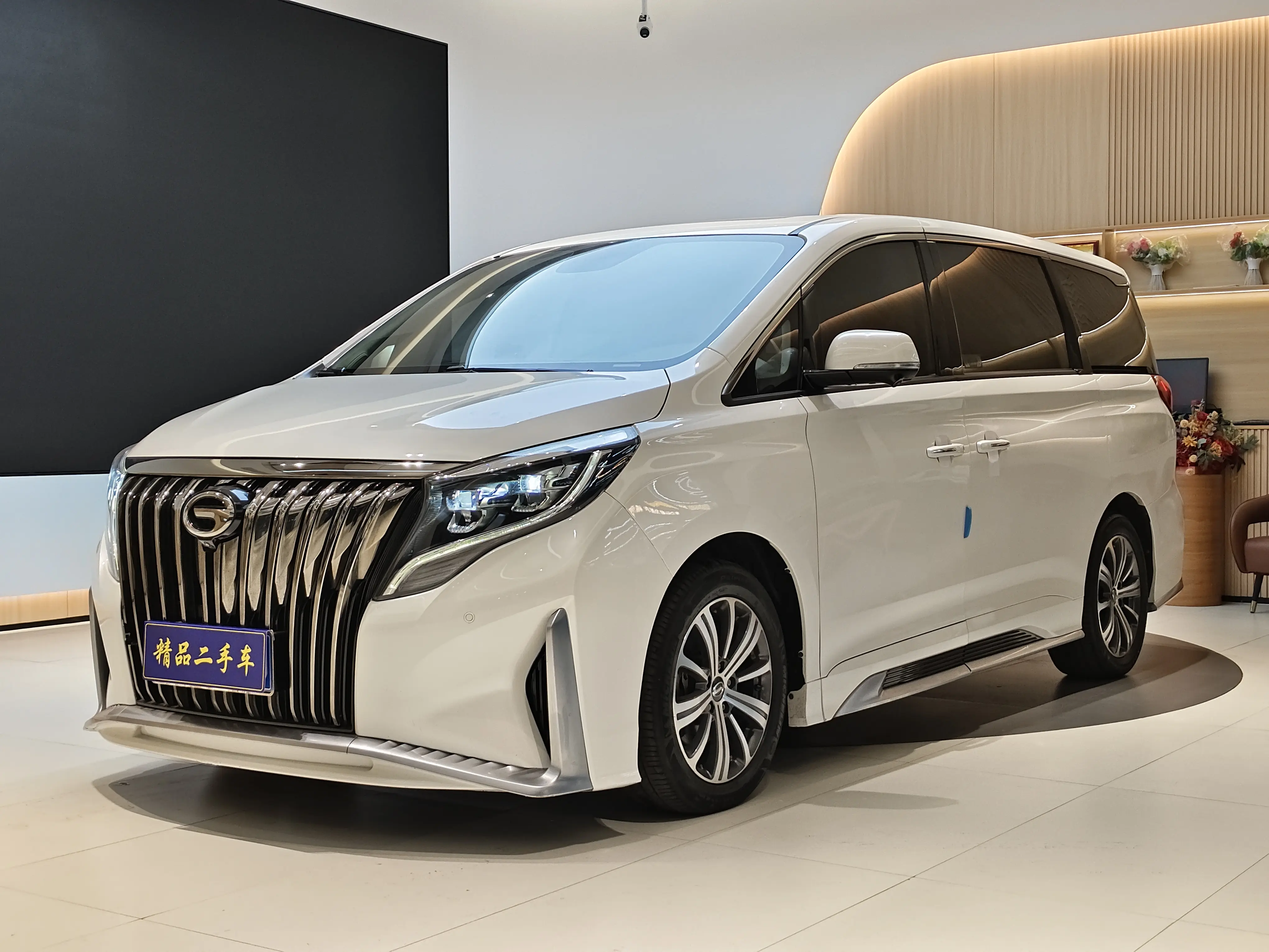 GAC Trumpchi M8  из Китая