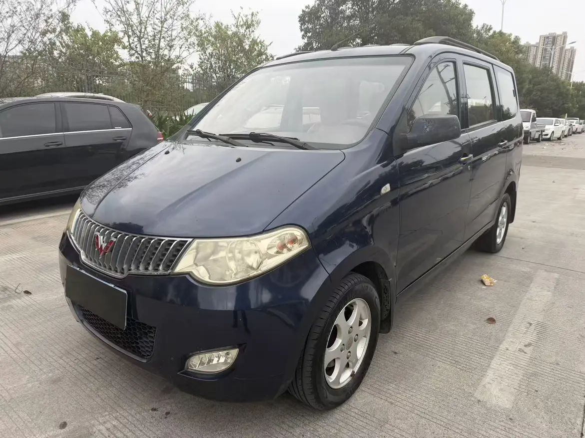 Wuling Hongguang  из Китая