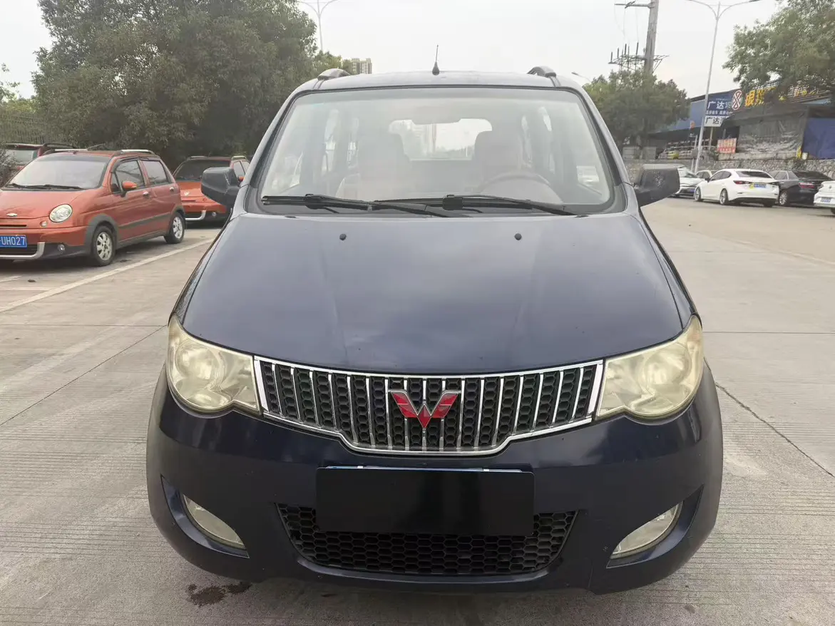 Wuling Hongguang  из Китая