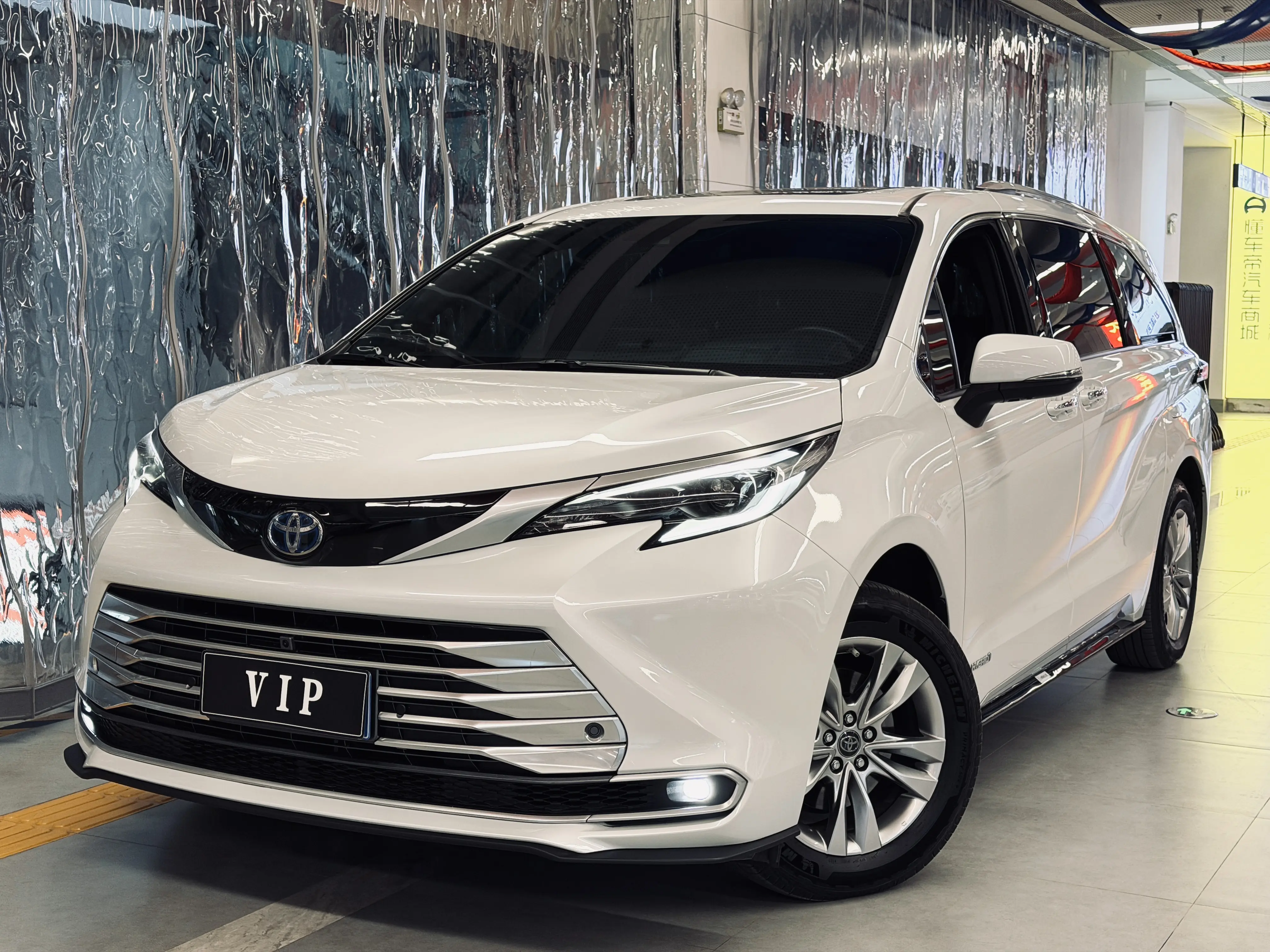 Toyota Sienna  из Китая