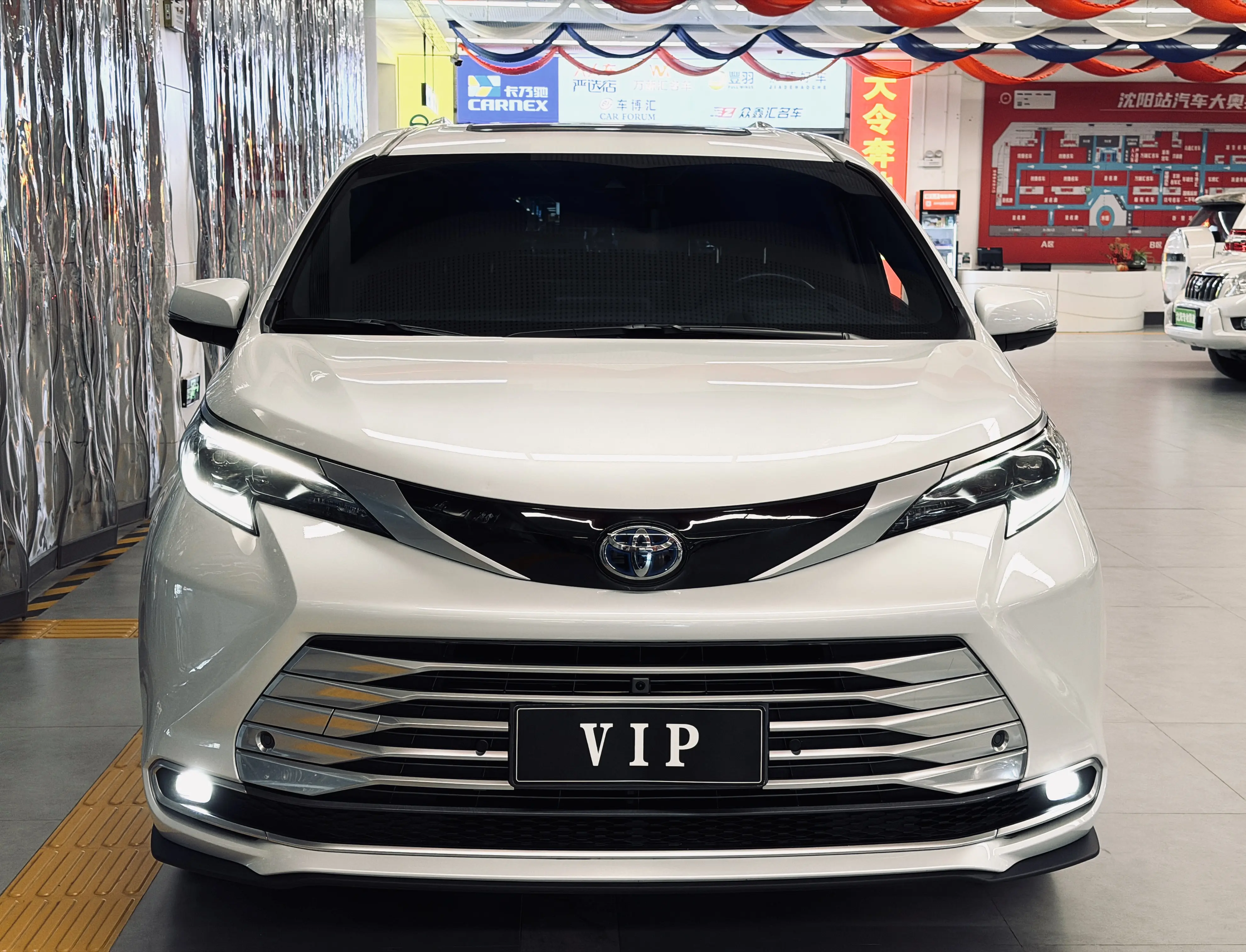 Toyota Sienna  из Китая