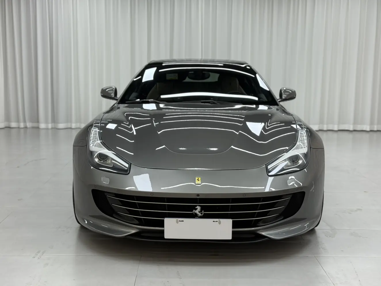 Ferrari GTC4Lusso  из Китая