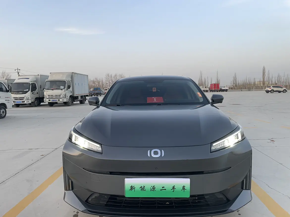 Changan Qiyuan A05  из Китая