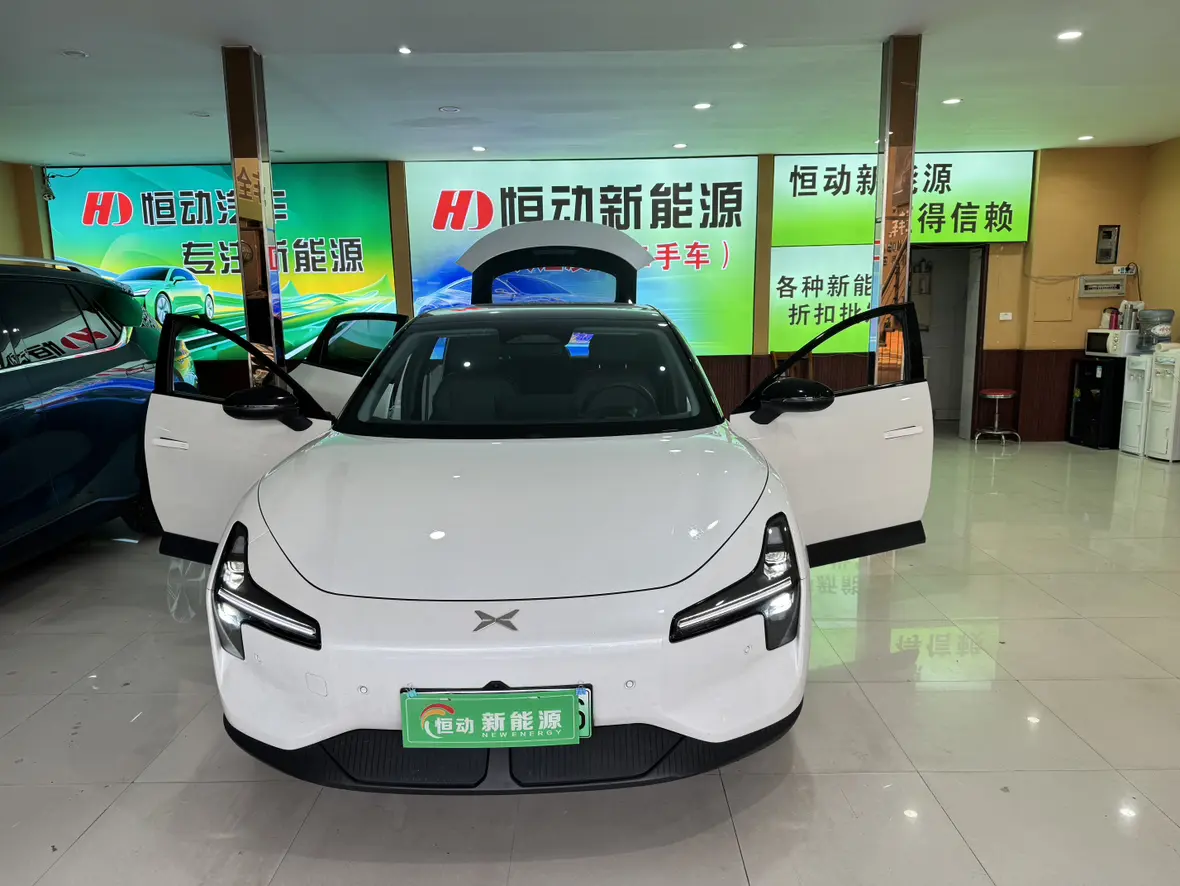 Xpeng Xiaopeng MONA M03  из Китая