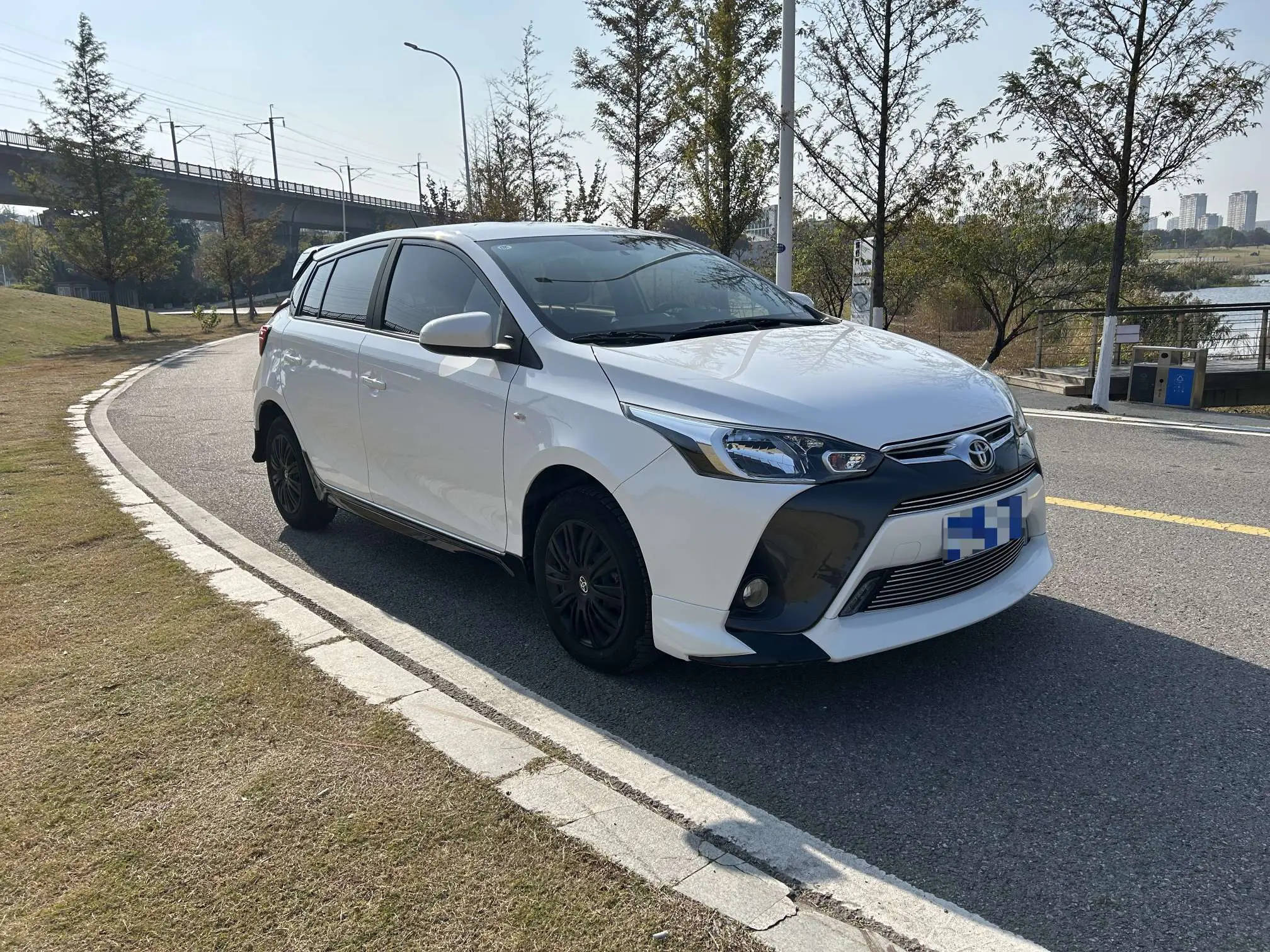 Toyota Yaris L  из Китая