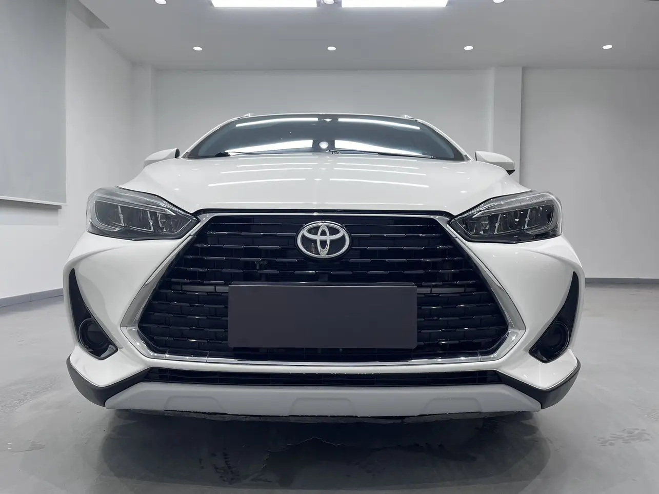 Toyota Yaris L  из Китая