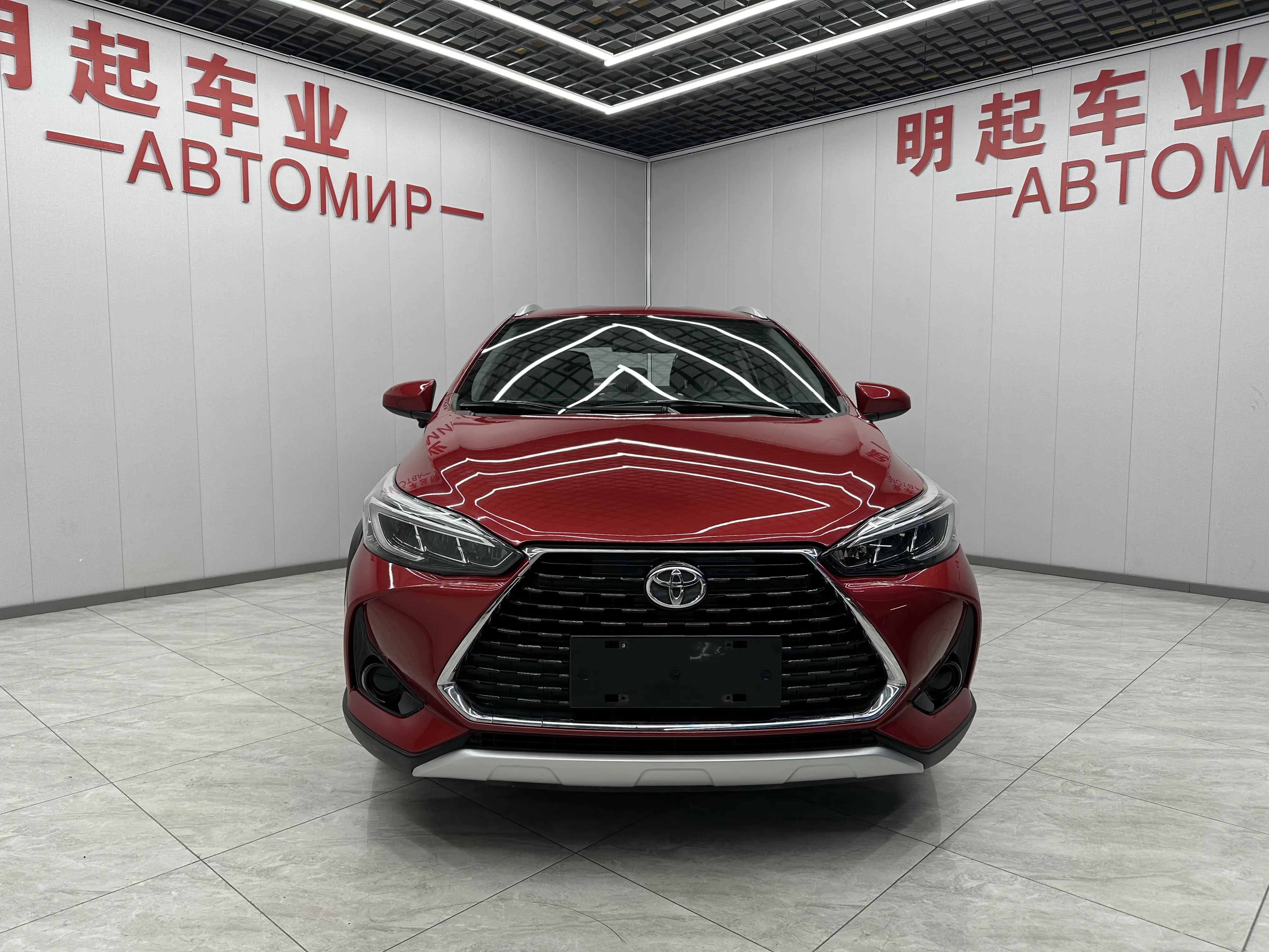 Toyota Yaris L  из Китая