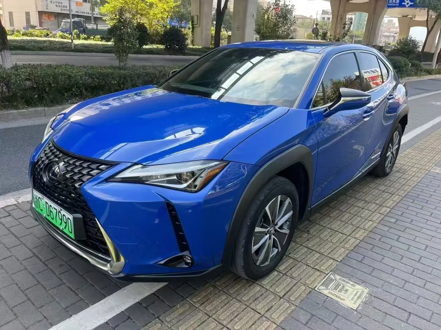Lexus UX EV  из Китая