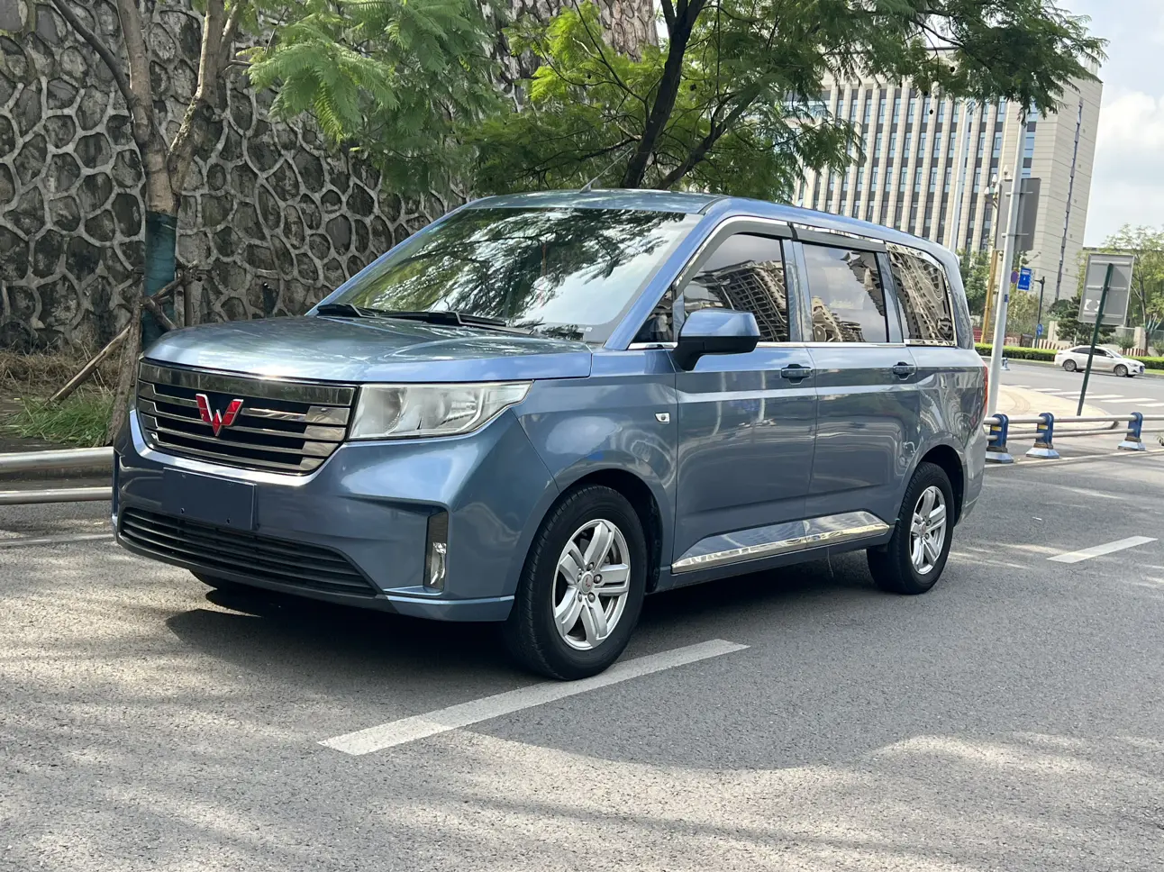 Wuling Hongguang PLUS  из Китая