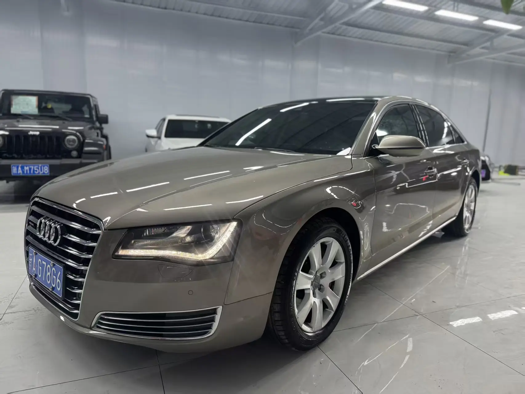 Audi A8  из Китая